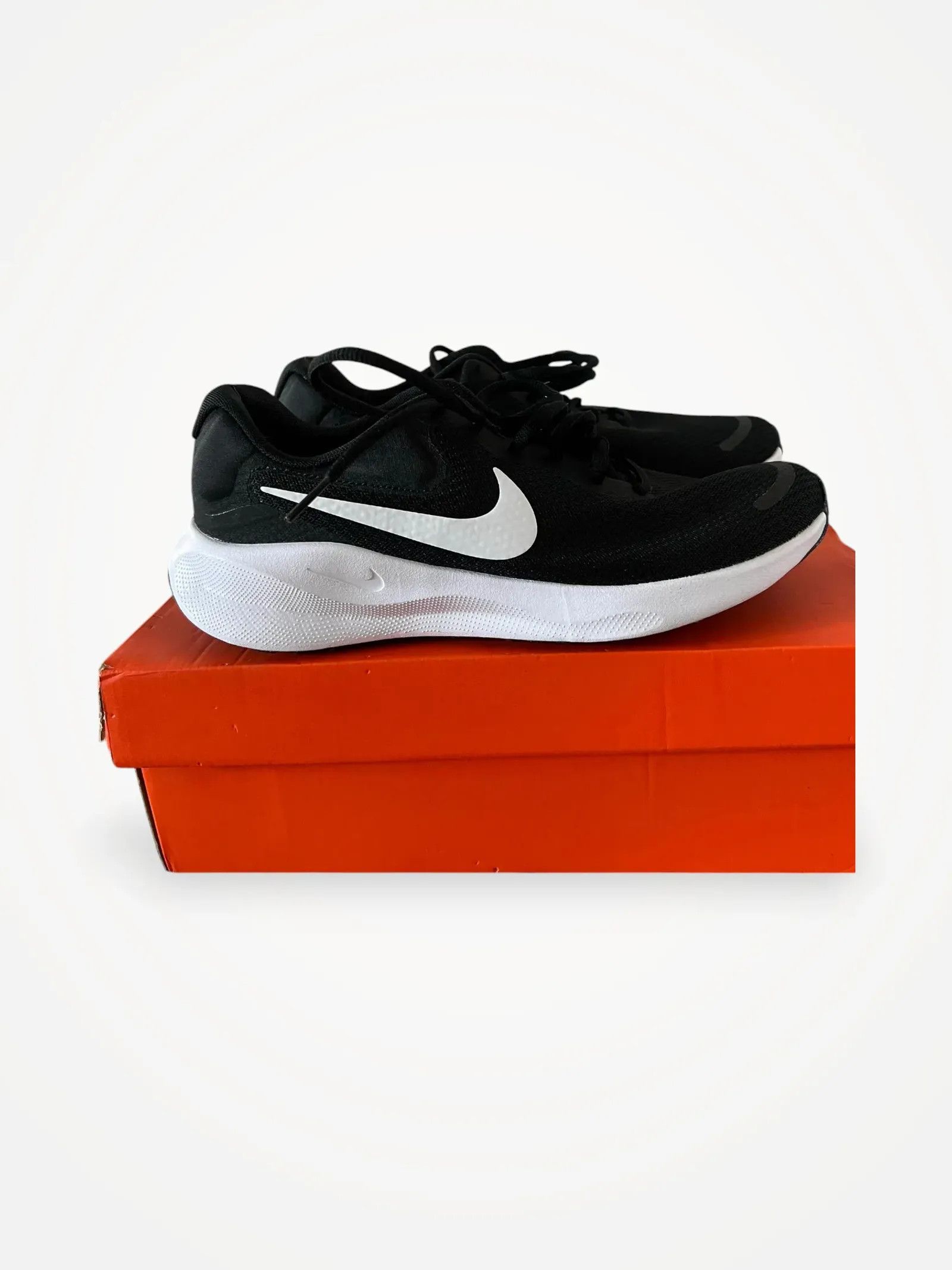Nike Nike Revolution 7 Sneakers Size US 10 / EU 43 - 1 Thumbnail