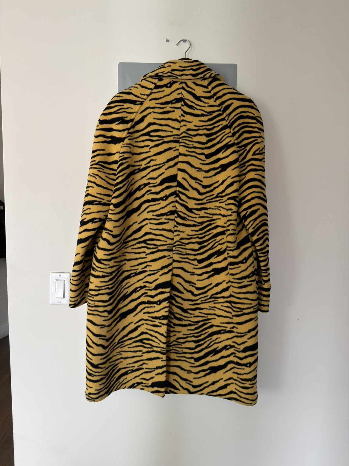 Celine Celine Hedi Slimane FW19 Tiger/Zebra Print Coat Size US M / EU 48-50 / 2 - 3 Thumbnail