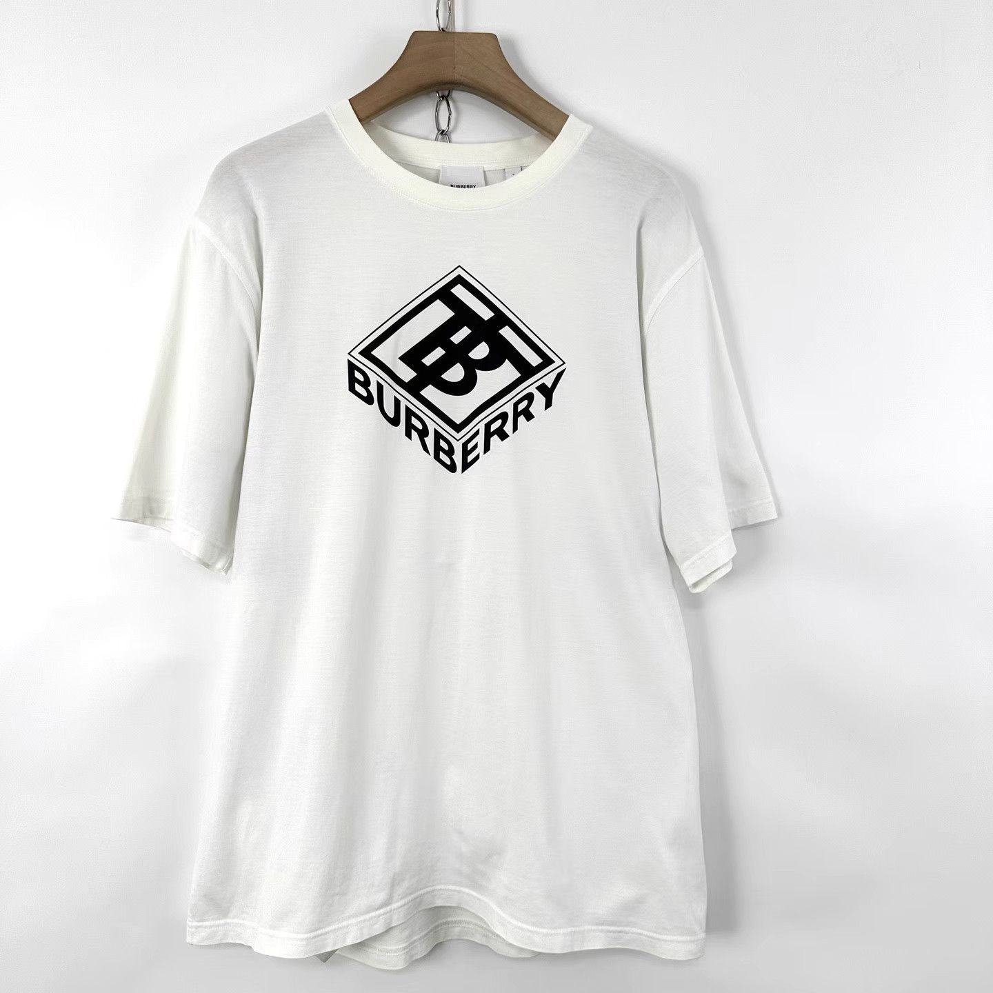 Burberry Burberry Men's Printed Logo Short Sleeve K12 Size US L / EU 52-54 / 3 - 1 Thumbnail
