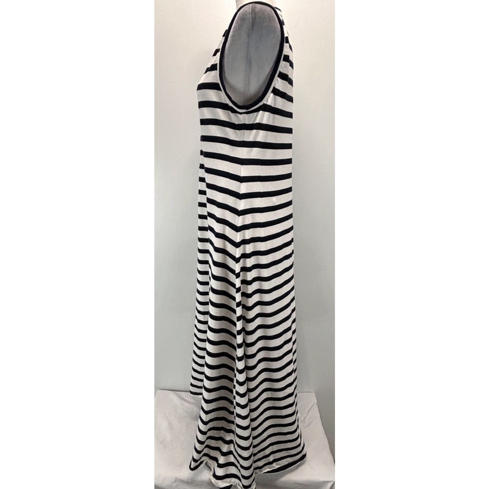 J.Crew J. Crew Striped Maxi Dress Sz Medium Sleeveless Navy White Classic Nautical Size M / US 6-8 / IT 42-44 - 2 Thumbnail