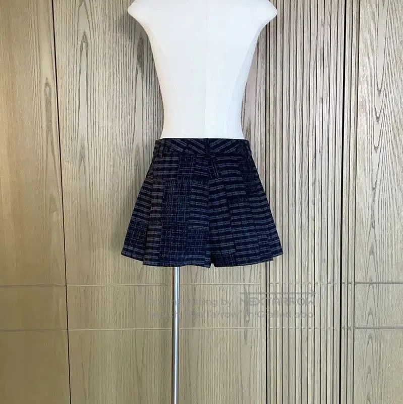 Chanel Chanel Black Striped Cotton Women's Shorts . Size 23" - 2 Thumbnail