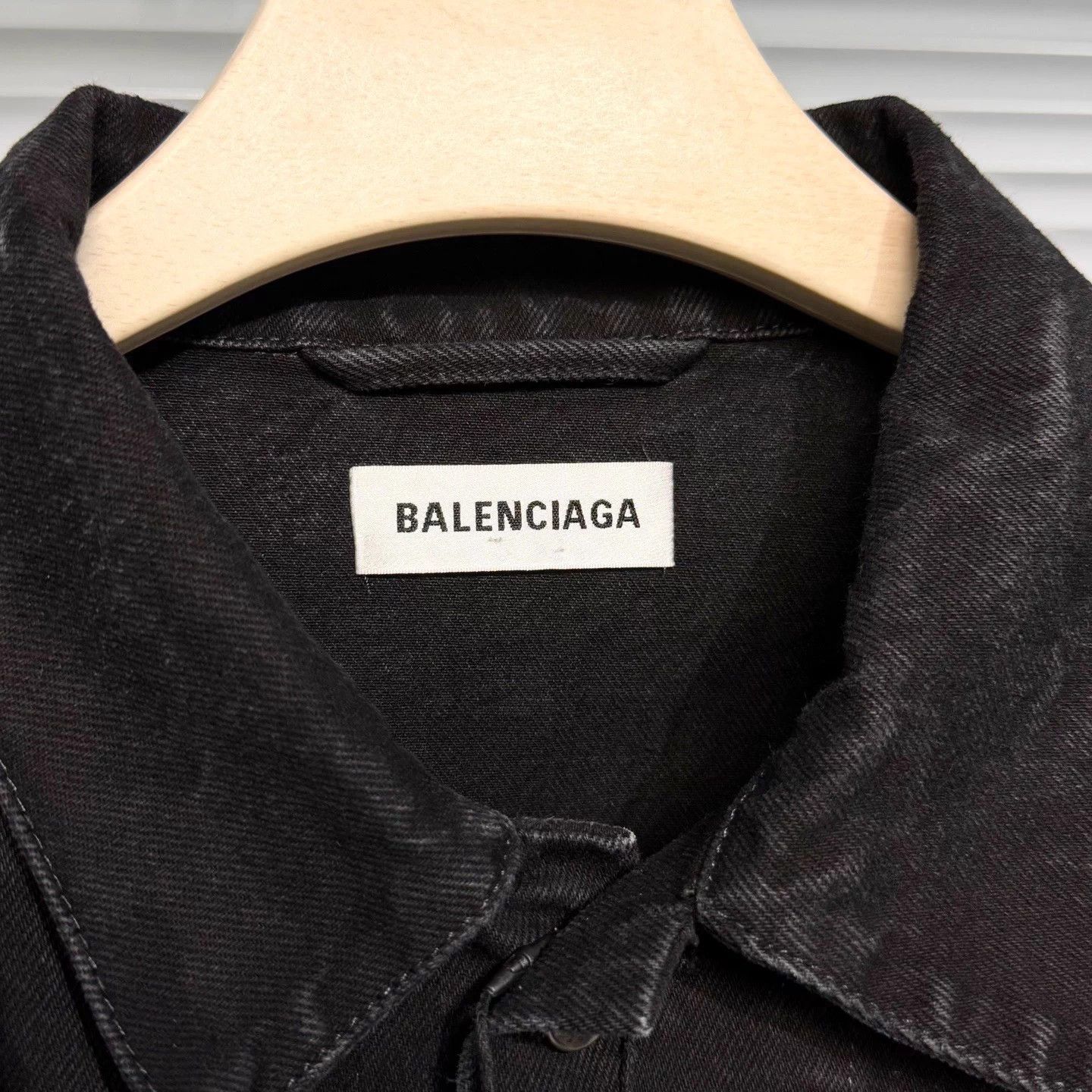 Balenciaga Balenciaga distressed denim jacket back crystal logo black Size XS / US 0-2 / IT 36-38 - 3 Thumbnail