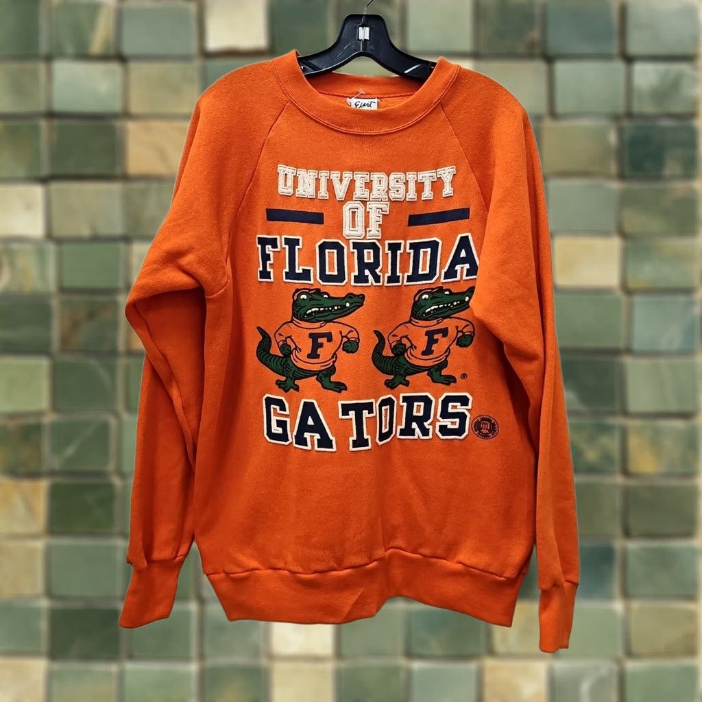 Vintage VINTAGE University of Florida Gators PUFF PRINT SWEATER LARGE Orange 1980s Mens Womens Boys Girls PUFF PRINT DECADE 1980s Size US L / EU 52-54 / 3 - 1 Thumbnail