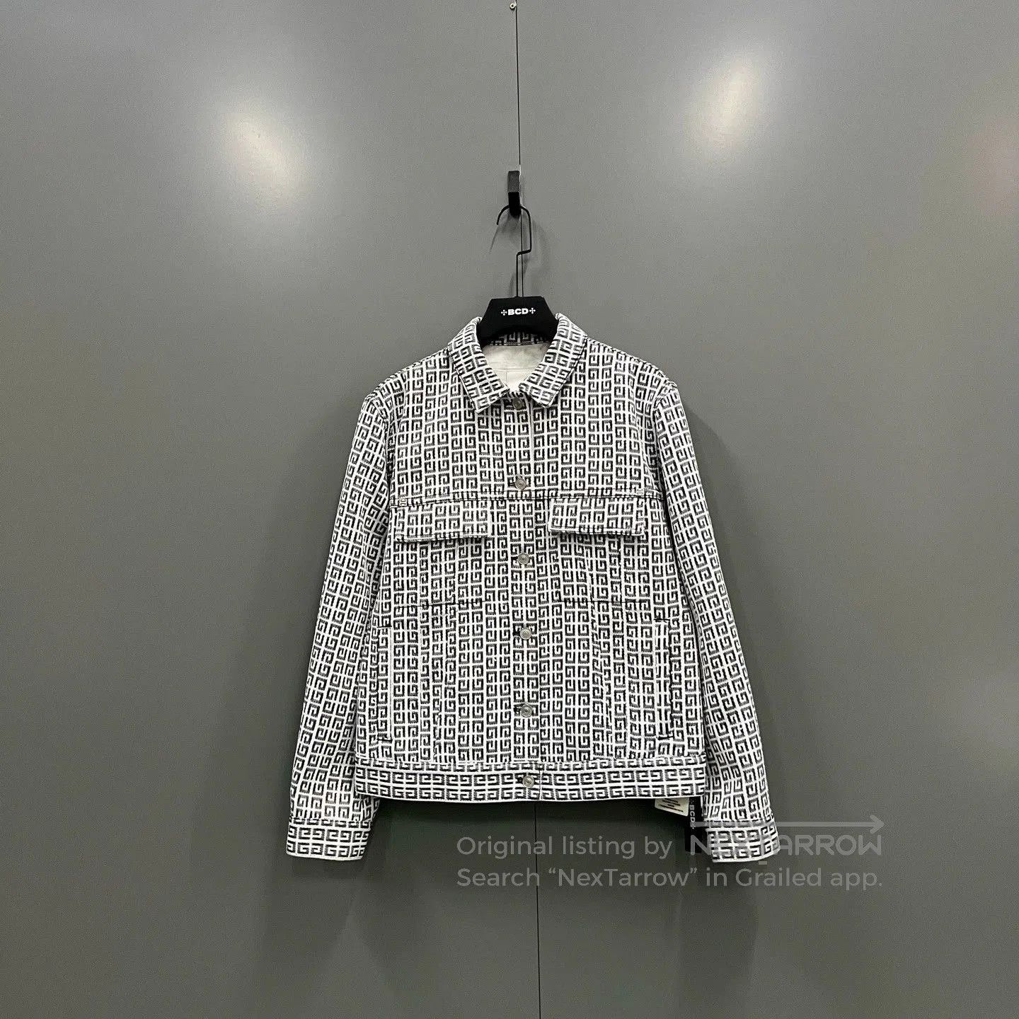 Givenchy Givenchy Logo Denim Jacket in Medium Size. Size US M / EU 48-50 / 2 - 1 Thumbnail