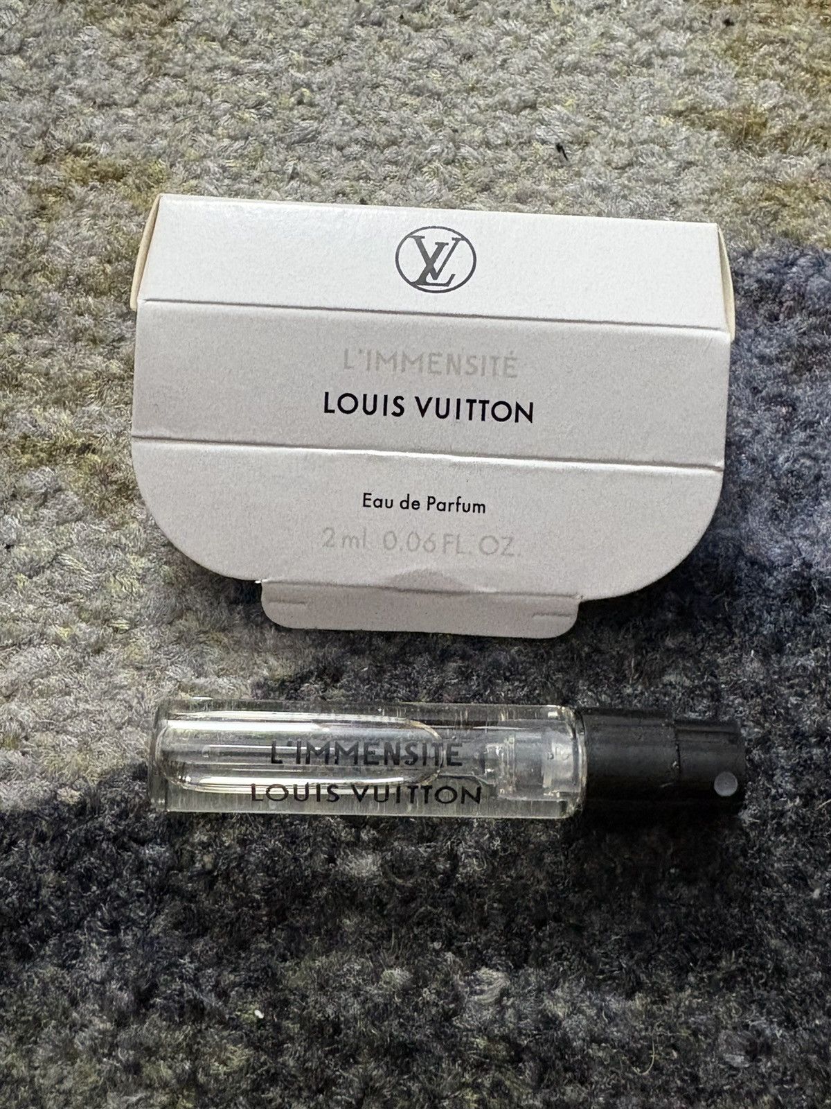 Louis Vuitton Louis Vuitton 2mL Sampler Fragrance Bottle L’Immensite Size ONE SIZE - 1 Thumbnail