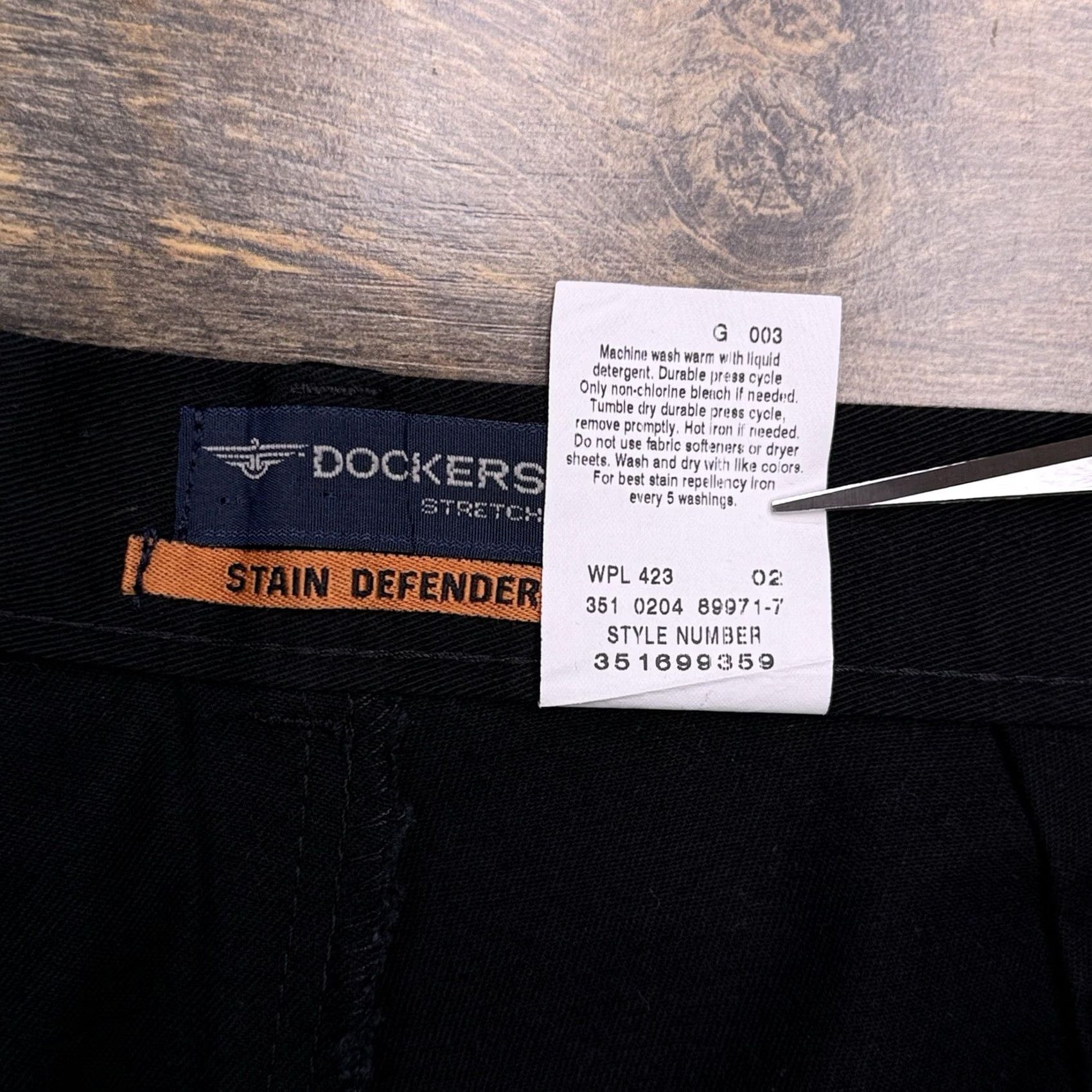 Dockers VINTAGE Dockers Womens 8 Black Go Khaki Shorts High Rise Stretch Chino Casual 6in Inseam Regular Size 30" / US 8 / IT 44 - 5 Thumbnail