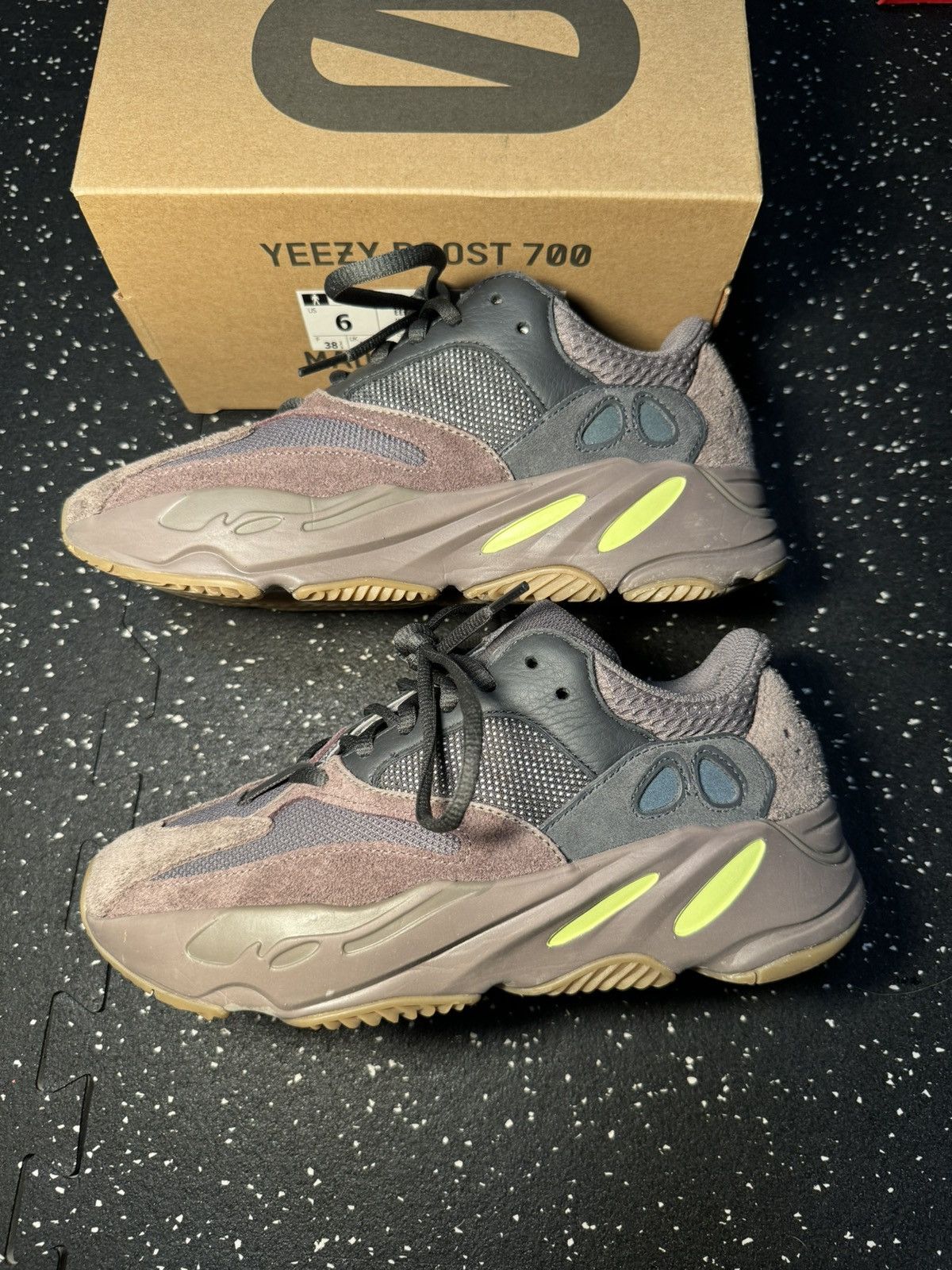 Adidas × Yeezy adidas Yeezy Boost 700 Mauve in size 6Y Size US 6 / EU 39 - 8 Thumbnail