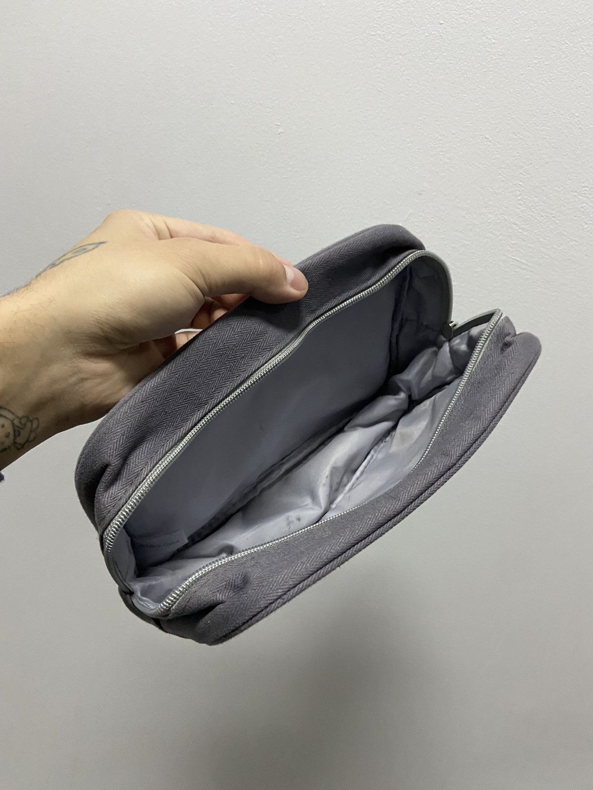 Issey Miyake × Vintage Issey miyake pouch small logo bag zip vintage Size ONE SIZE - 7 Thumbnail