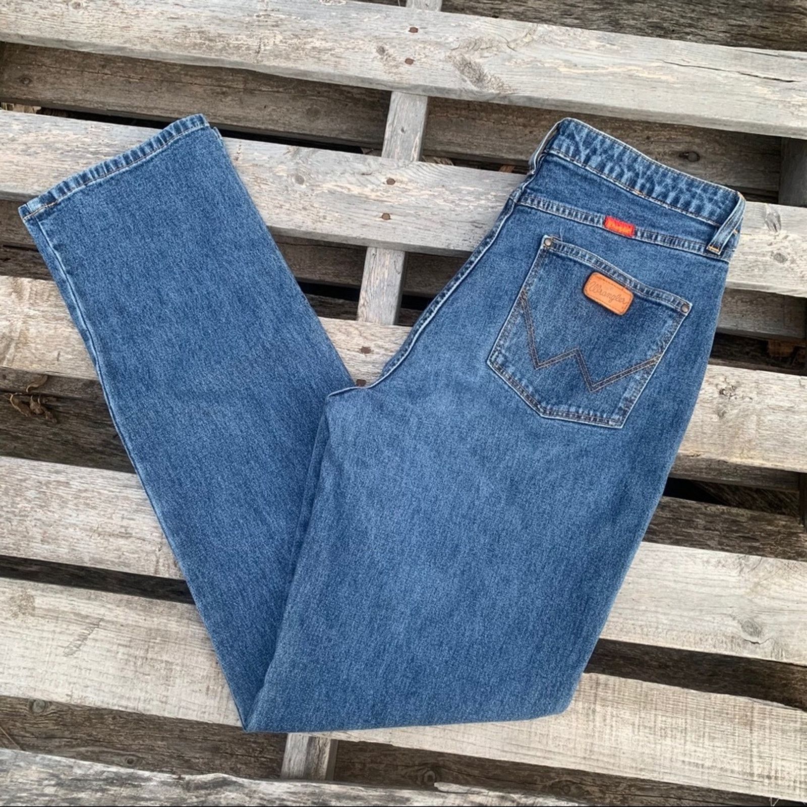 Vintage deals Wrangler high rise wedgie cowboy cut jeans