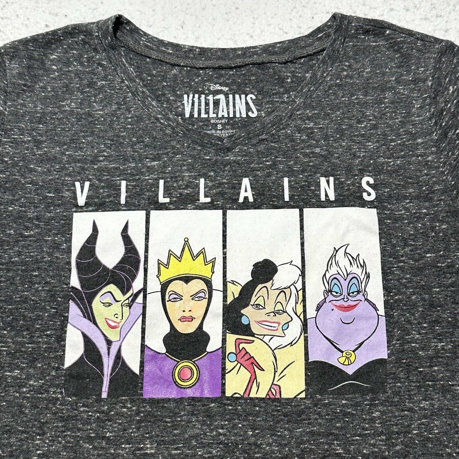 Disney Disney Small Villains Ursula V-Neck Gray Graphic T Shirt Size S / US 4 / IT 40 - 2 Thumbnail