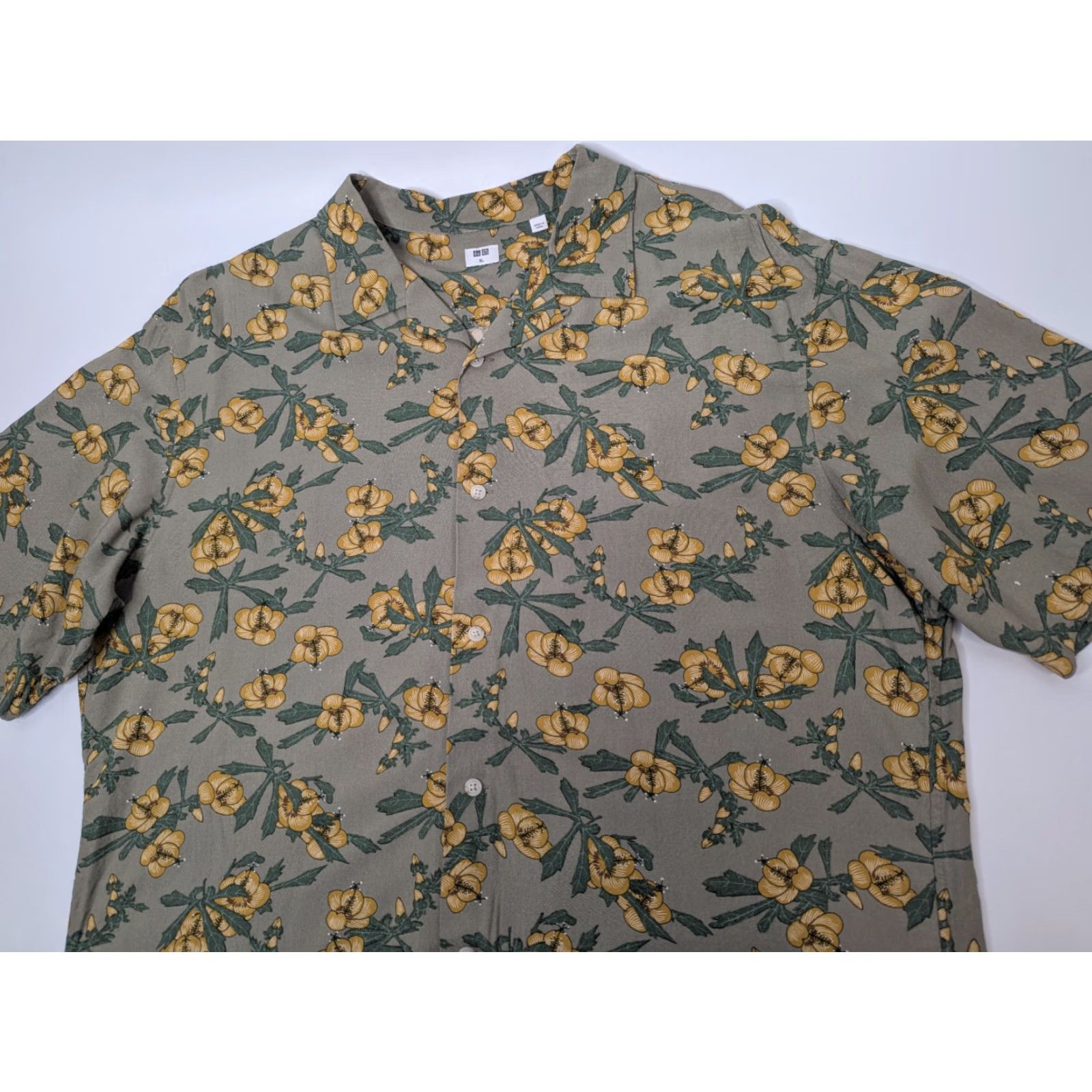 Uniqlo VINTAGE Uniqlo Shirt Mens XL Short Sleeve Button Hawaiian Floral AOP Rayon Collar Size US XL / EU 56 / 4 - 2 Thumbnail