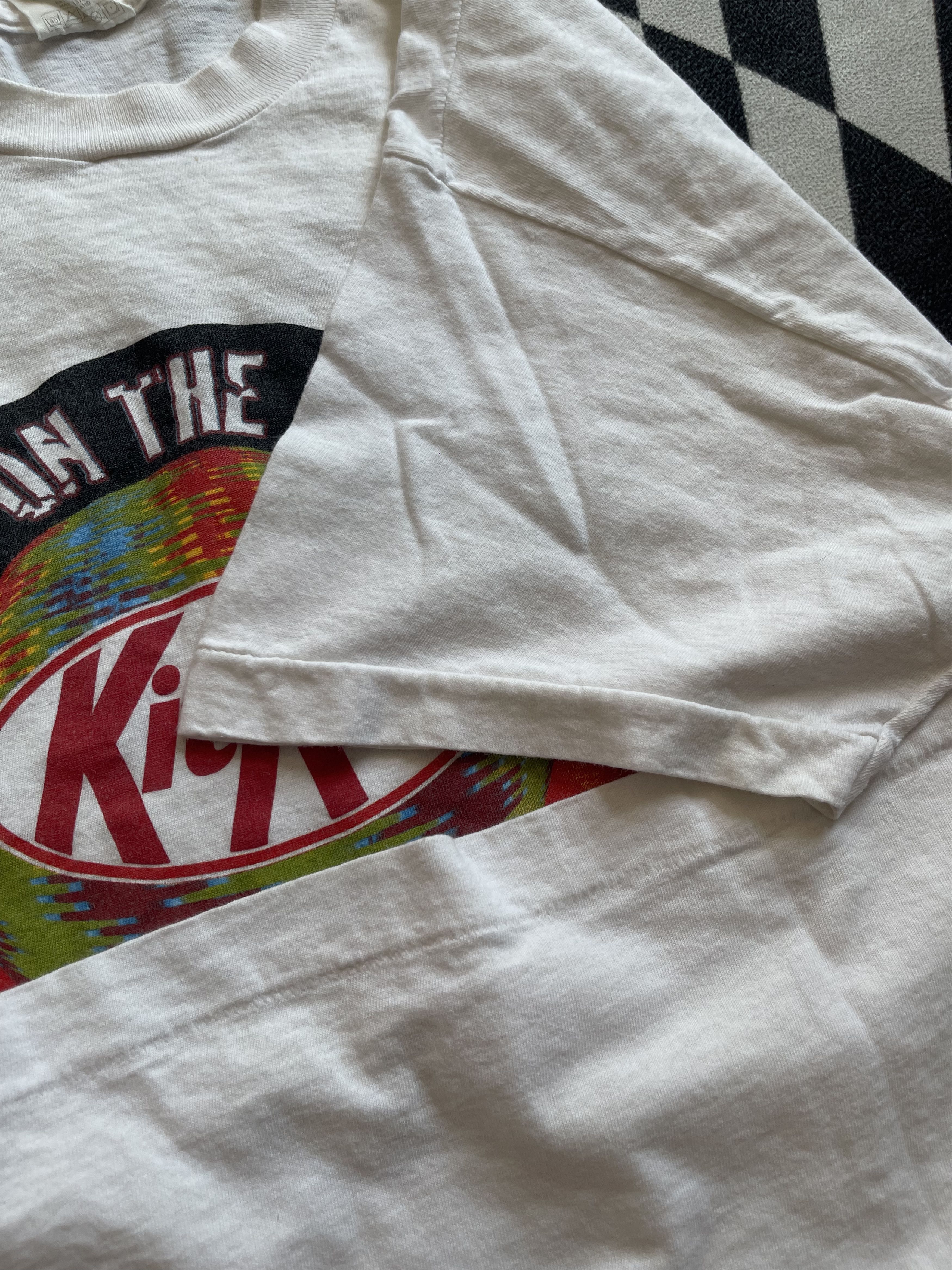 Vintage Vintage 90s KitKat "Beat on the Street" 2FM Radio Promo Tee Size US XL / EU 56 / 4 - 6 Thumbnail