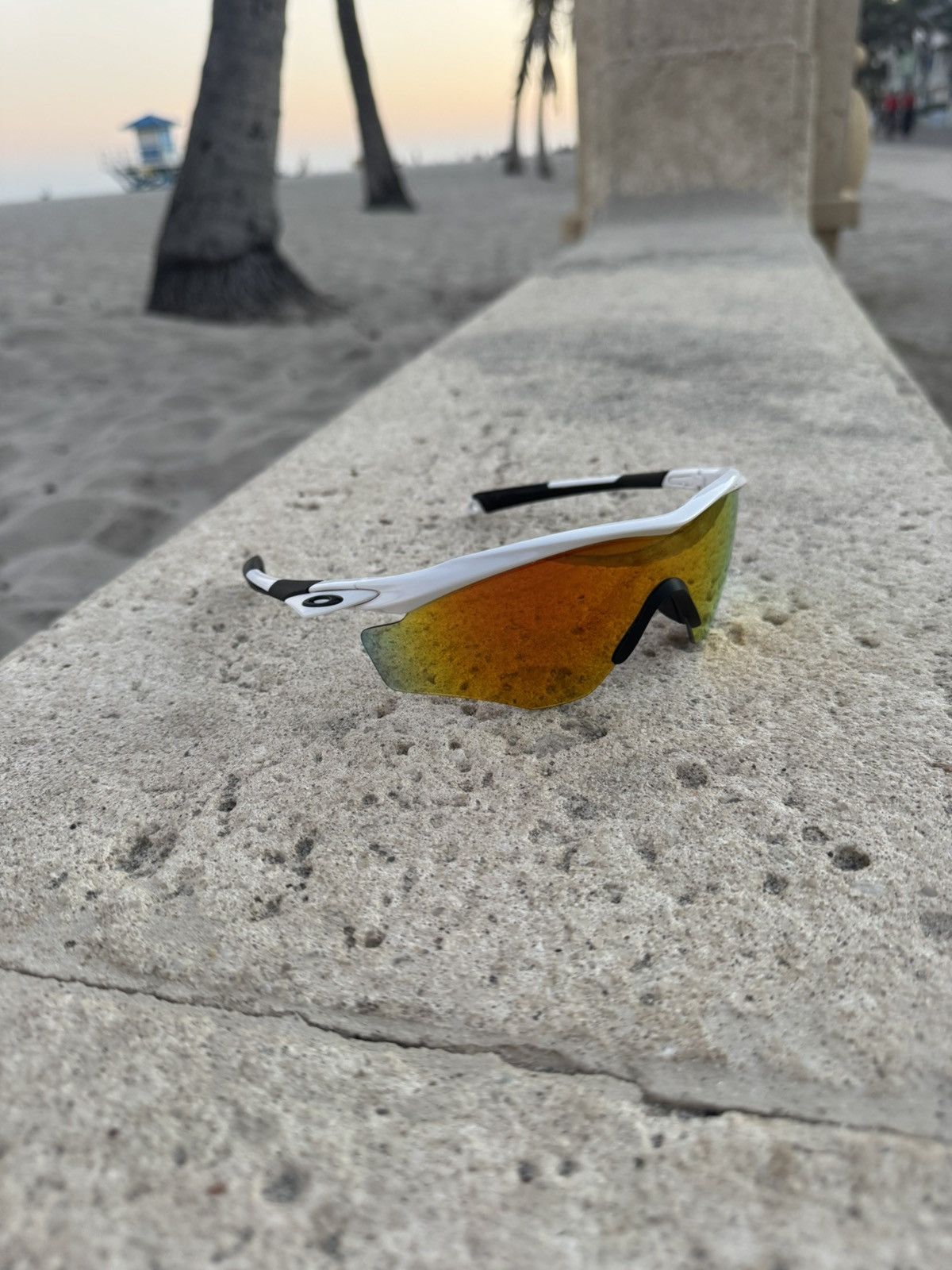 Oakley OAKLEY SUNGLASSES LIKE NEW WHITE Size ONE SIZE - 1 Thumbnail
