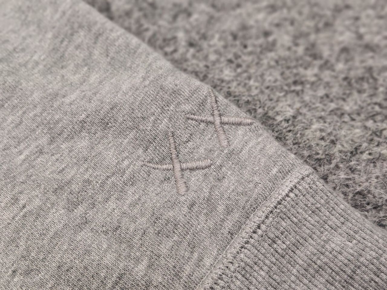 Kaws × Uniqlo Uniqlo x Kaws Sesame Street Logo Gray Crew Chek Sweatshirt Size US L / EU 52-54 / 3 - 16 Thumbnail
