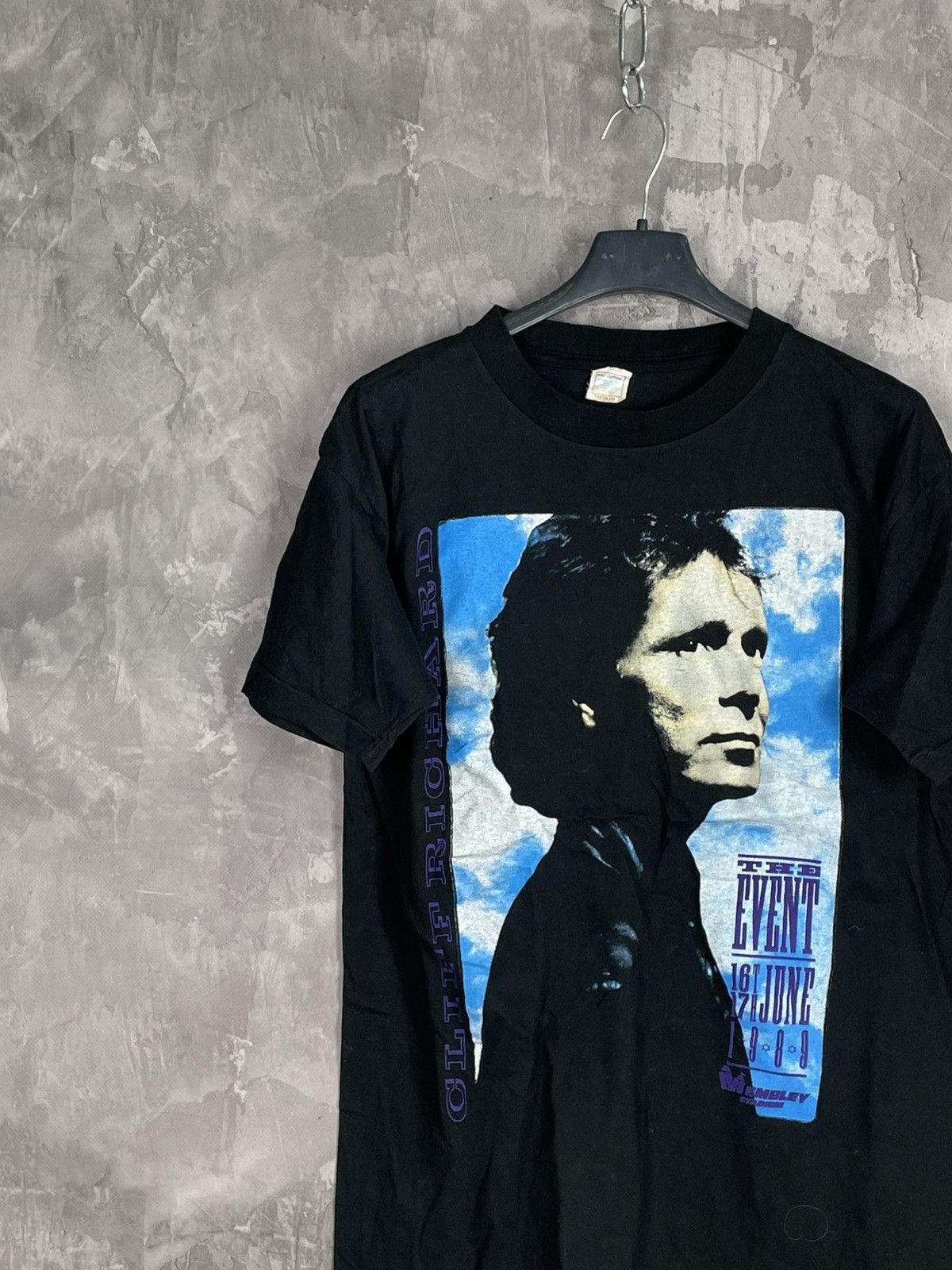Band Tees Vintage 1990 Cliff Richard Tour T-shirt Size US M / EU 48-50 / 2 - 3 Thumbnail