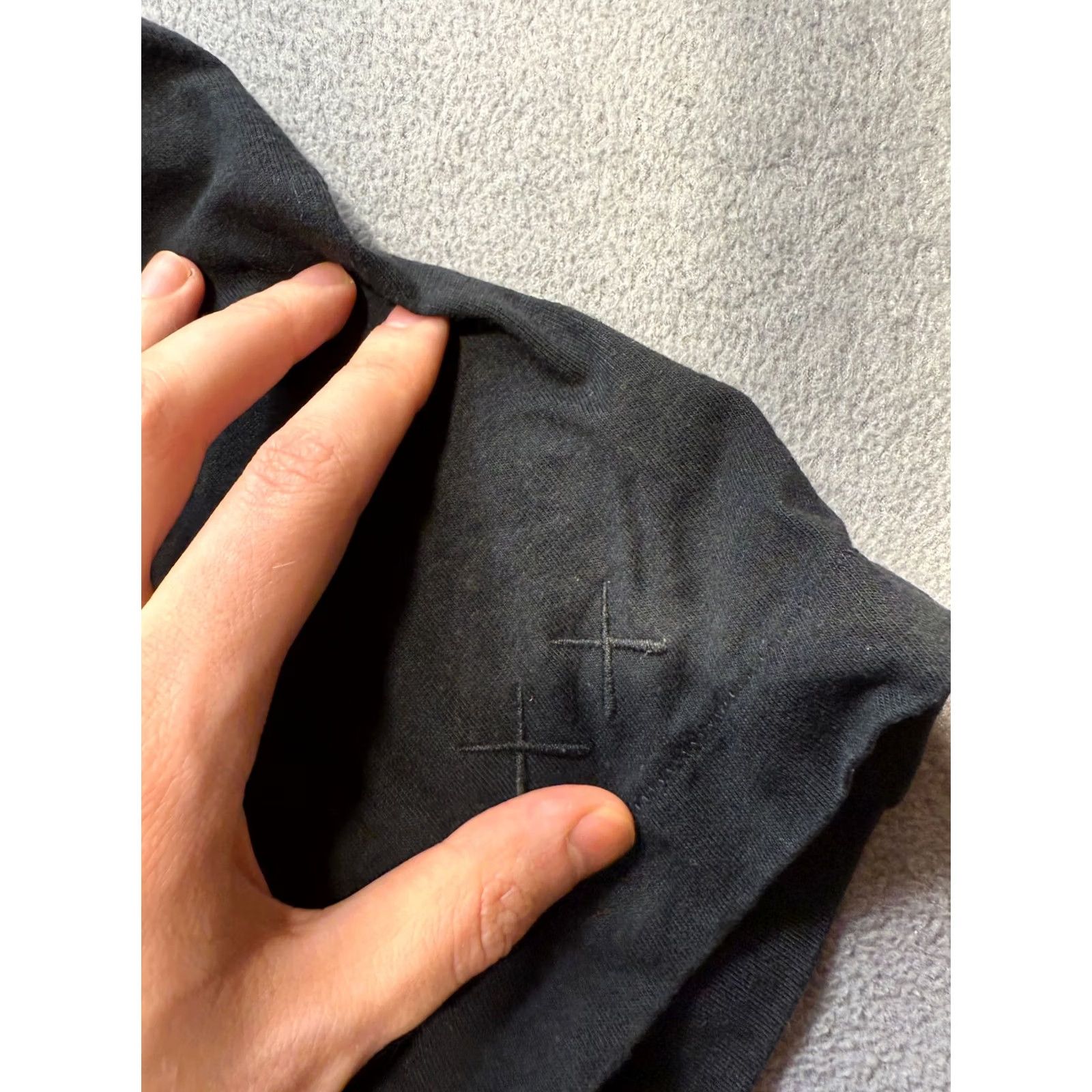 Uniqlo Uniqlo Kaws Black Shirt Mens XL T-Shirt Size XL Black Uniqlo Kaws Shirt Mens XL Size US XL / EU 56 / 4 - 4 Thumbnail