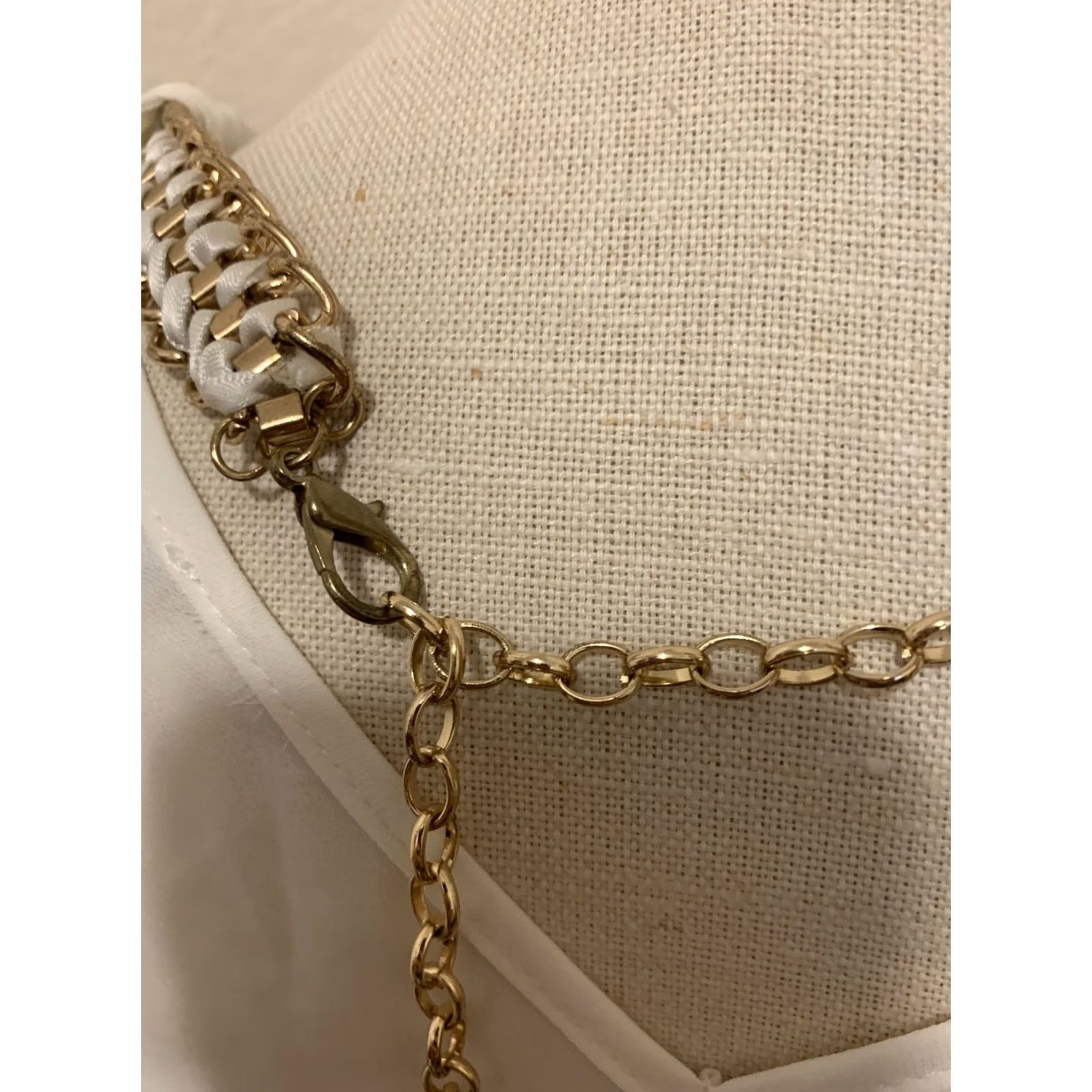 Vintage NWT The Clothing Company Tank Women MEDIUM White Chain B666 Sleeveless High Neck Sheer Polyester Breathable Casual Size M / US 6-8 / IT 42-44 - 4 Thumbnail