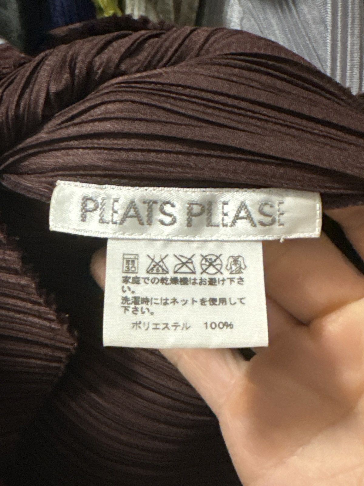 Issey Miyake × Pleats Please Issey Miyake Pleats Please Brown V-Neck Tank w/ Zigzag Hem Size M / US 6-8 / IT 42-44 - 6 Thumbnail