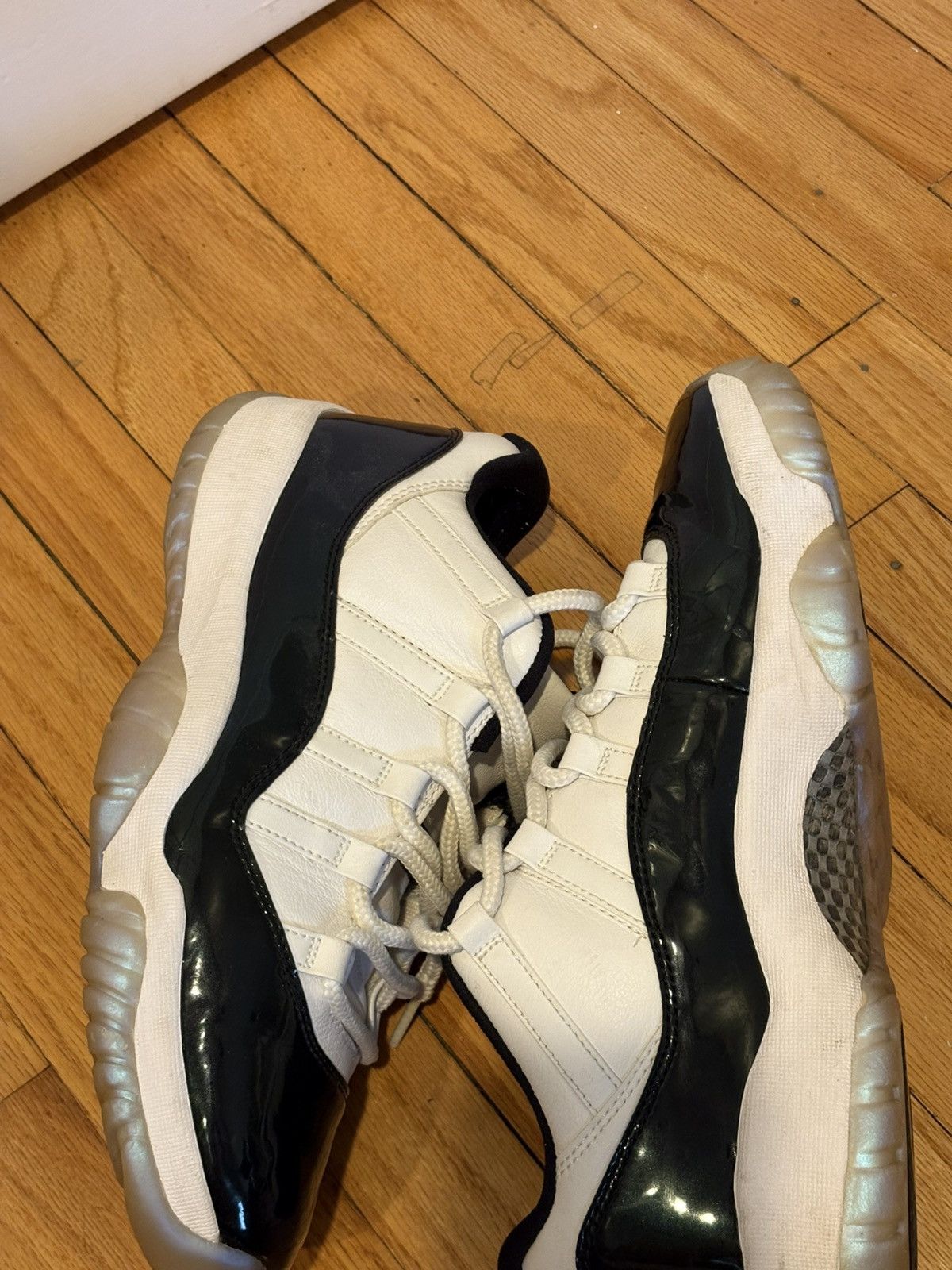 Jordan Brand Jordan 11 Emerald Size US 10.5 / EU 43-44 - 1 Thumbnail