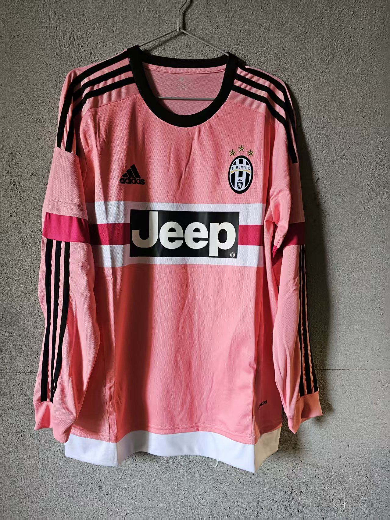 Other 2015 2016 Juventus Jersey Pink Size US L / EU 52-54 / 3 - 1 Thumbnail