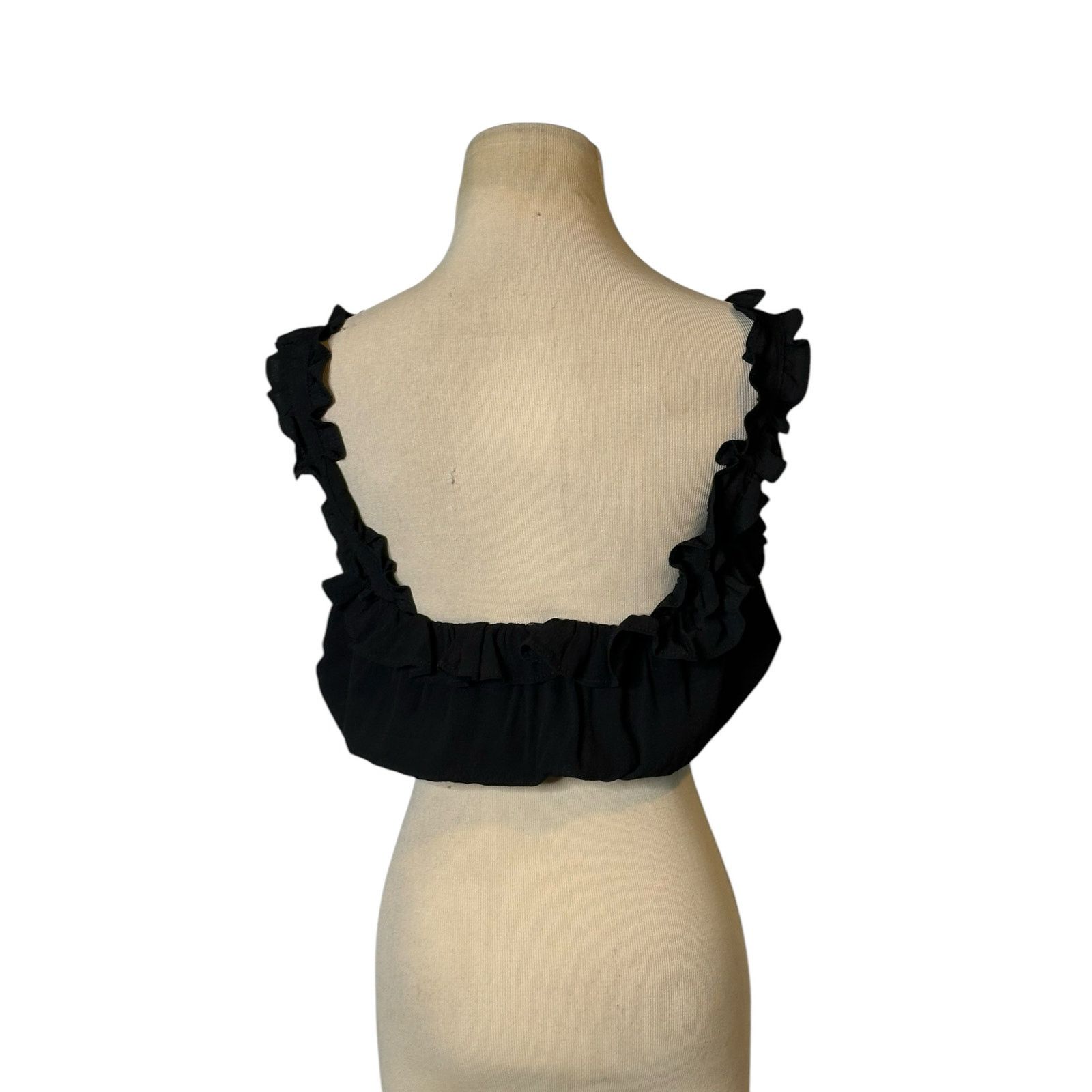 Forever 21 Forever 21 black ruffle straps crop top size small Size S / US 4 / IT 40 - 7 Thumbnail