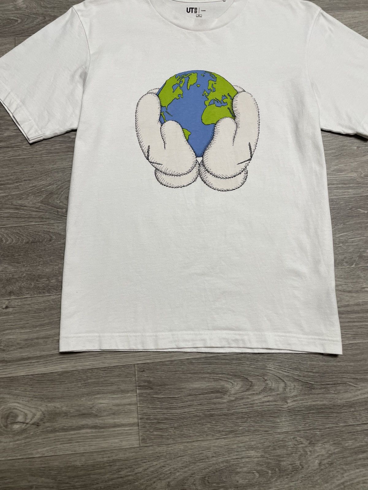 Kaws × Uniqlo Kaws x Uniqlo Peace For All T-Shirt Size US M / EU 48-50 / 2 - 3 Thumbnail
