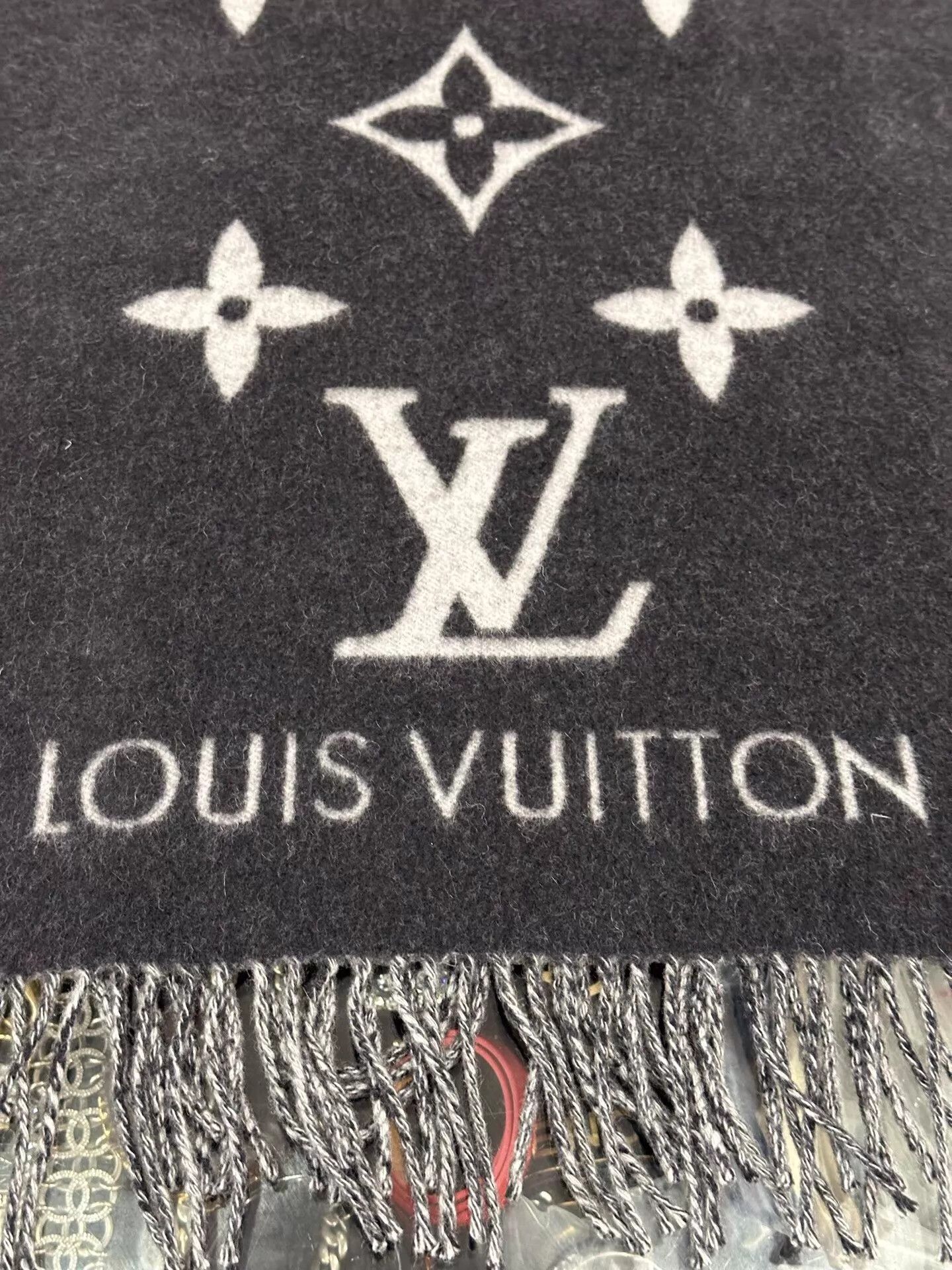 Louis Vuitton LV Reykjavik Monogram Scarf Black & Gray Cashmere Size ONE SIZE - 7 Thumbnail