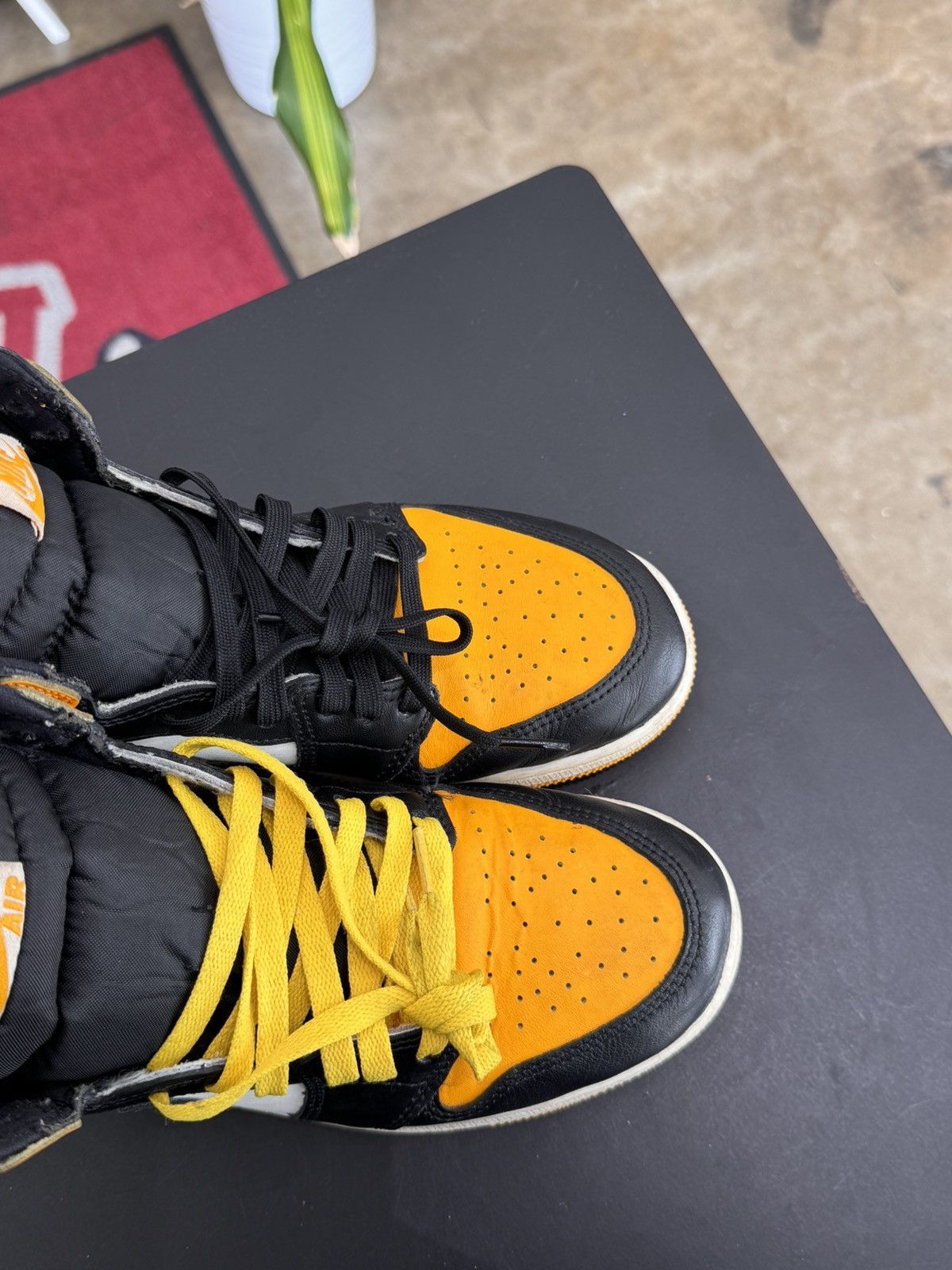 Jordan Brand × Nike Air Jordan 1 Retro High OG Yellow Toe Sz.7Y (2022) Size US 7 / EU 40 - 7 Thumbnail