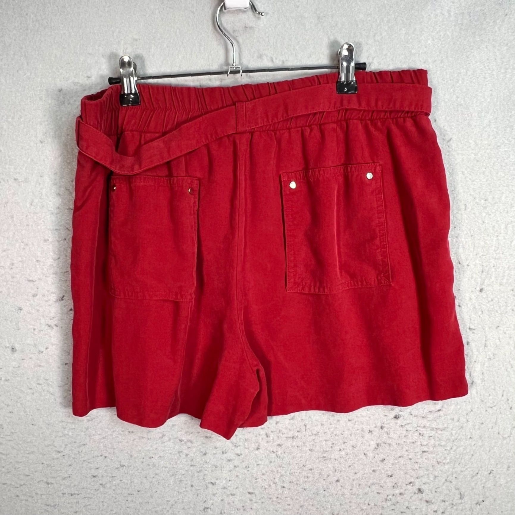 Zara VINTAGE Zara Woman Bermuda Shorts Adult Womens Large Red High-Waist with Belt 32 in Waist Lyocell Pleated 2.5 in Inseam Womens Size 36" / US 14 / IT 50 - 2 Thumbnail