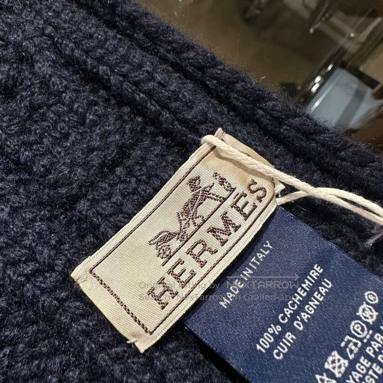 Hermes Hermes Fully printed pig nose cashmere scarf Size ONE SIZE - 3 Thumbnail