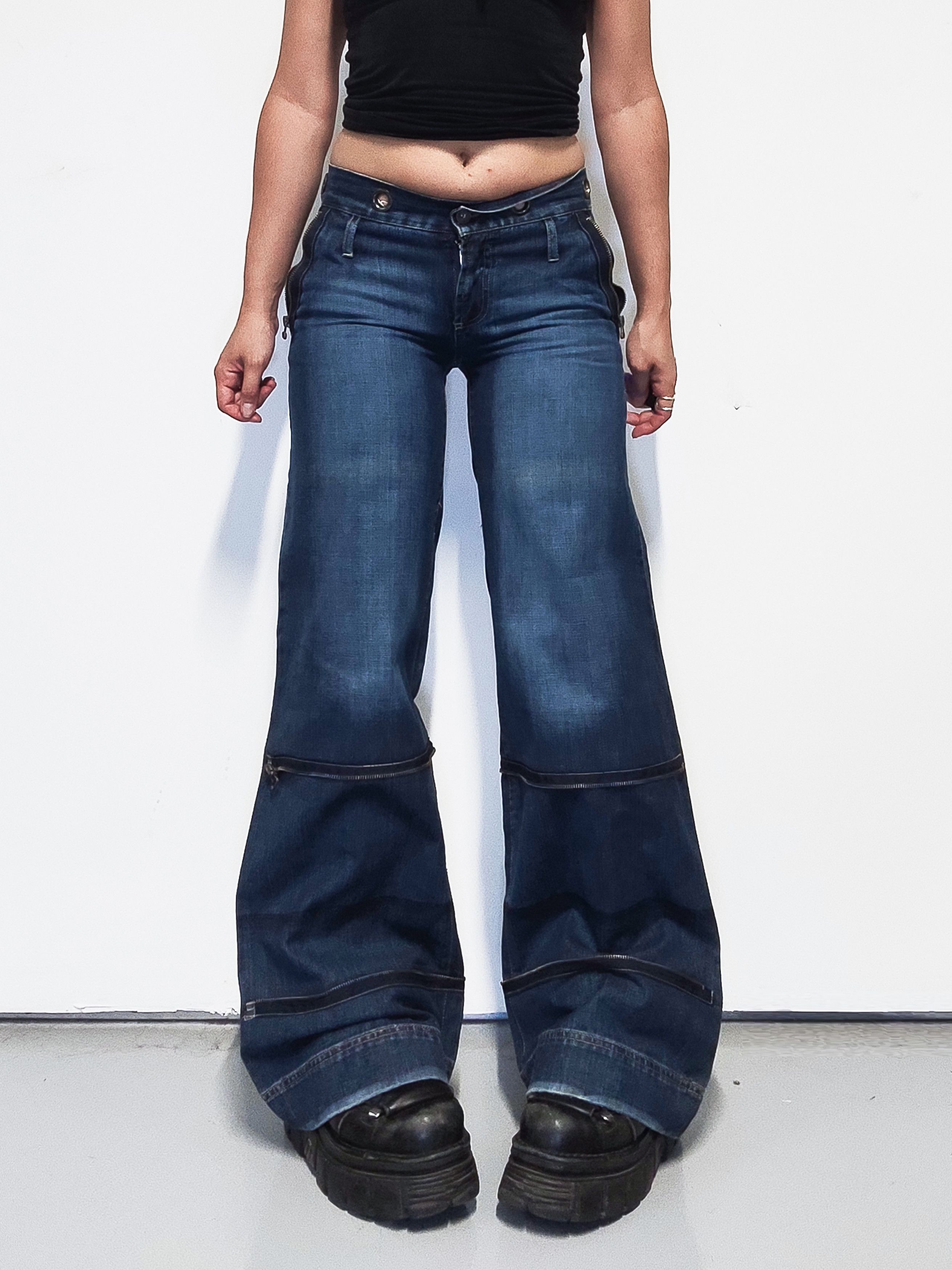Vintage Vintage Y2k Deadstock Flared Jeans with Zippers and Eyelets Size 25" / US 0 / IT 36 - 1 Thumbnail