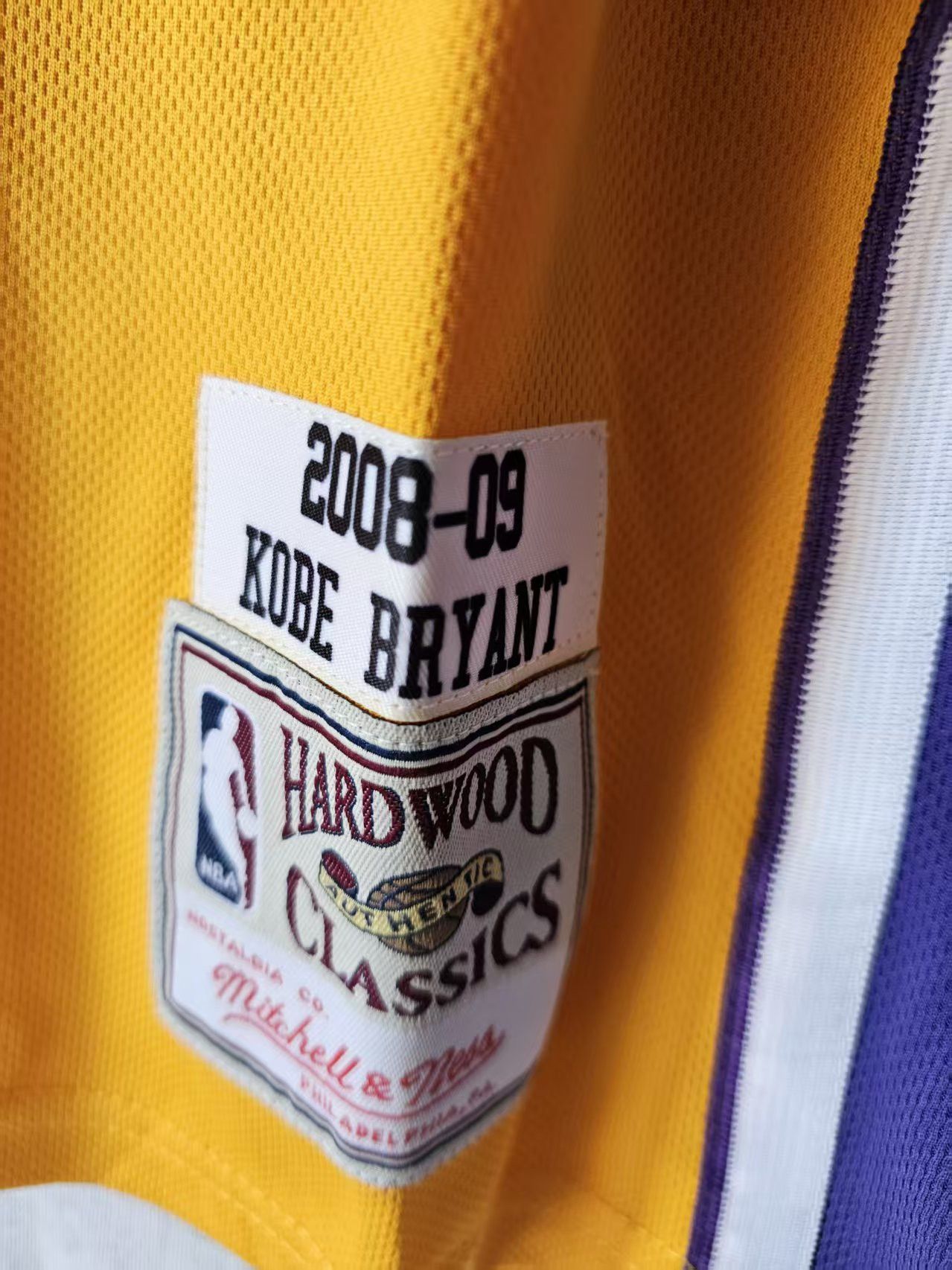 NBA Los Angeles Lakers 24 Kobe Bryant Jersey Size US XL / EU 56 / 4 - 4 Thumbnail