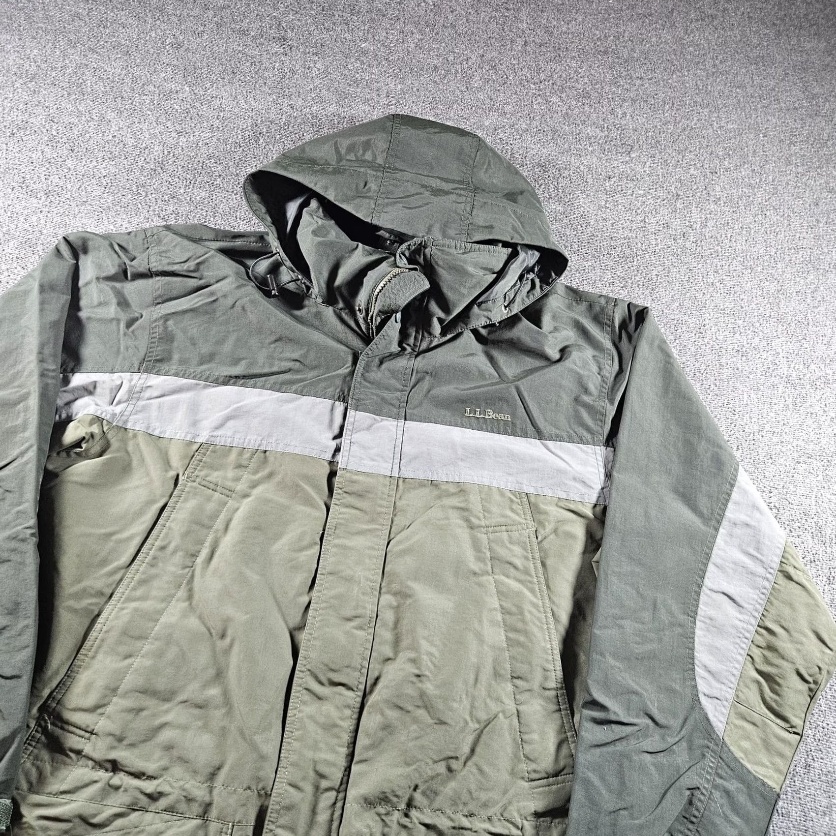 Vintage L.L. Bean Parka Jacket Mens LT Green Hooded Nylon Outdoor Hiking Lined Full Zip Pockets Seasonal Fall + Logo Zipper Vintage: No (avoid extra text) Size US L / EU 52-54 / 3 - 2 Thumbnail