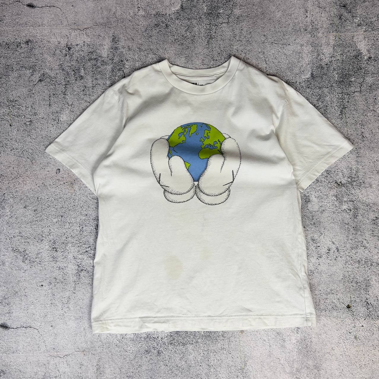 Uniqlo Uniqlo Kaws Tee Men's Size S White Cotton Short Sleeve` Size US S / EU 44-46 / 1 - 1 Thumbnail