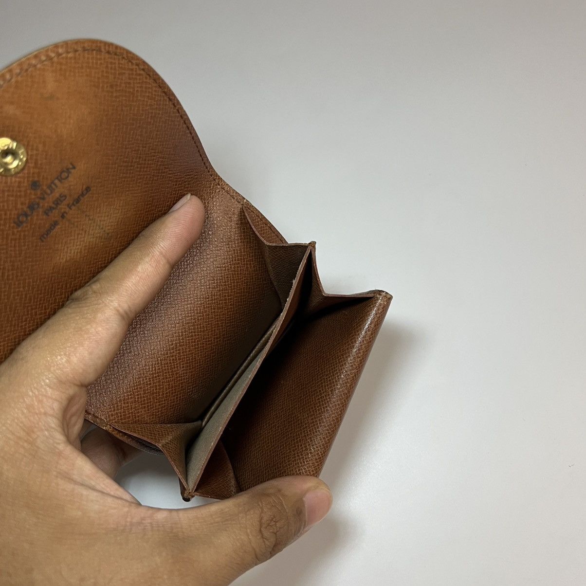 Louis Vuitton Louis Vuitton Monogram Porte Monnaie Gousset Coin Case Size ONE SIZE - 8 Thumbnail