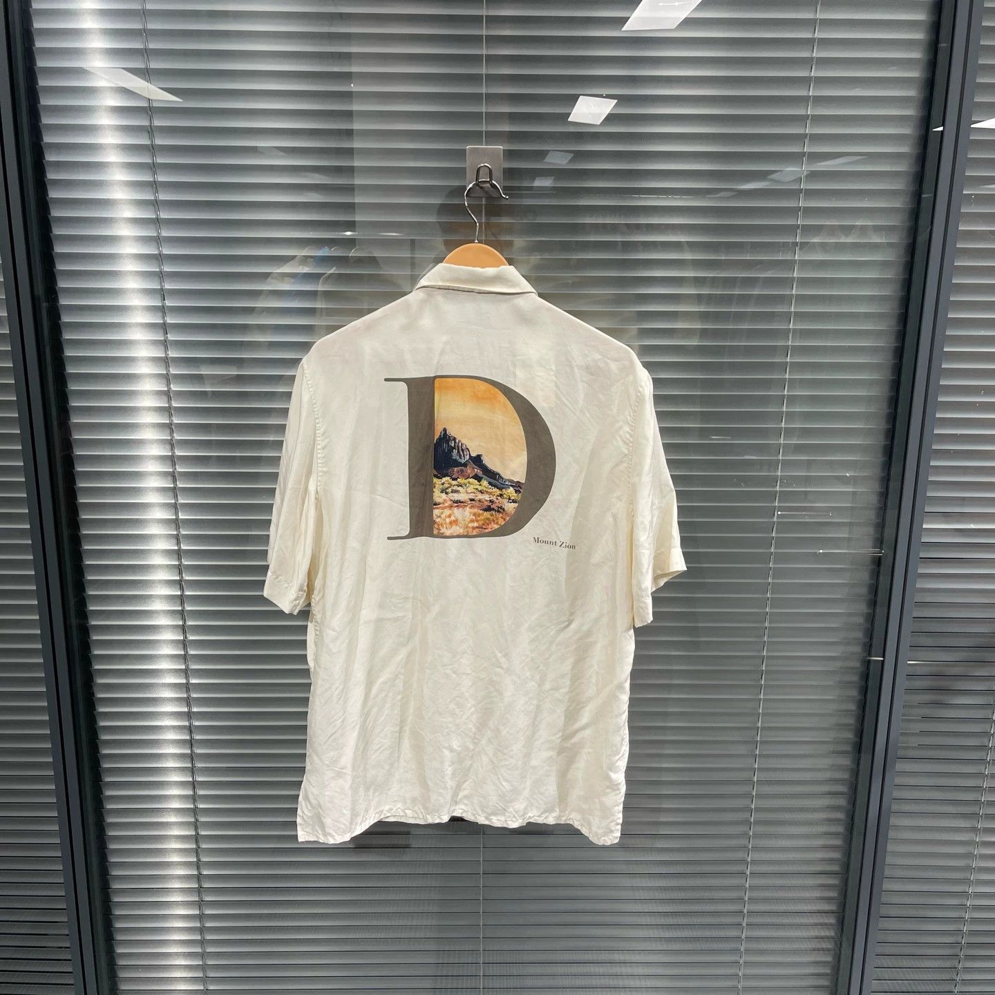 Dior Dior Artist Collab Letter Short Shirt 38 99 #11065 Size US S / EU 44-46 / 1 - 2 Thumbnail