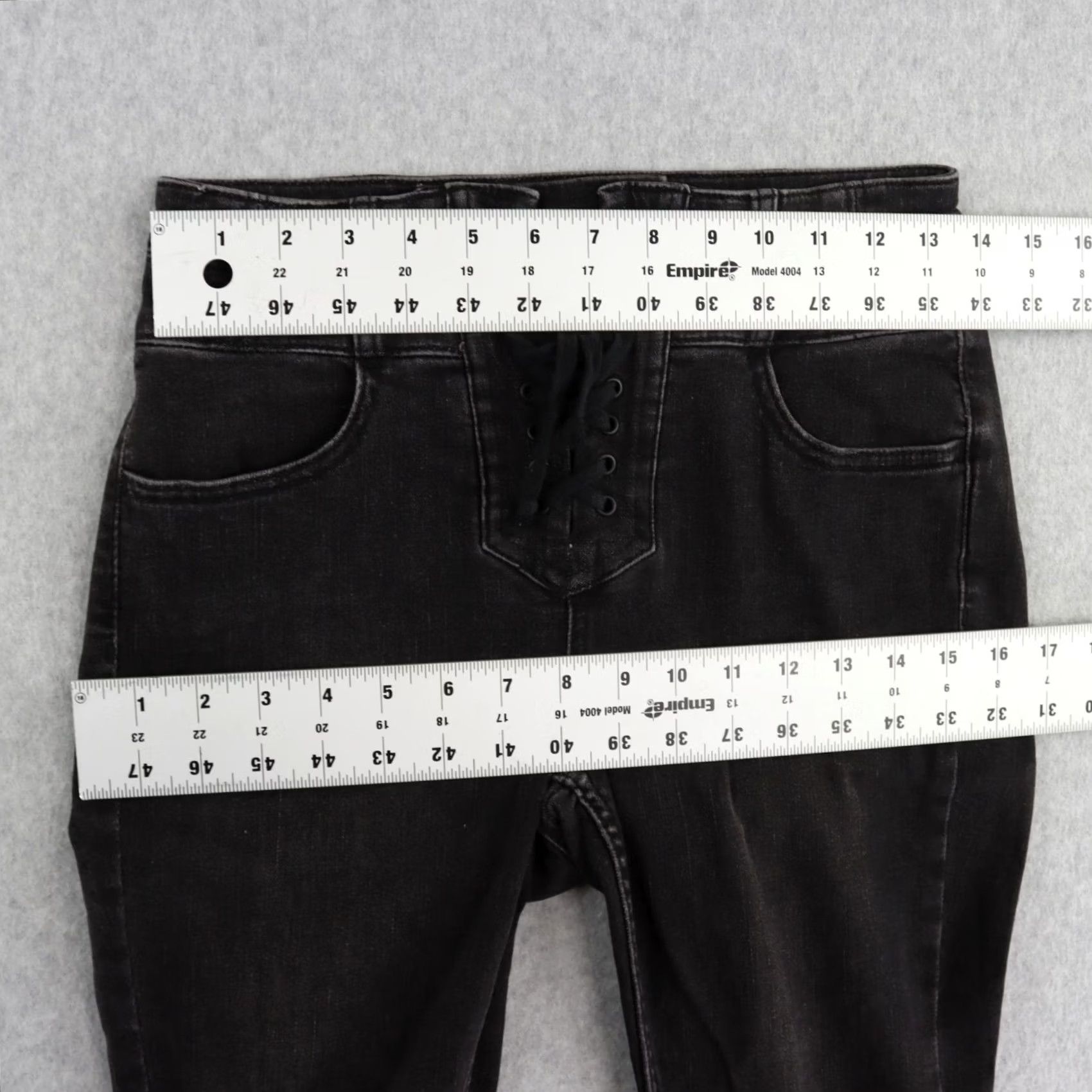 Vintage We The Free Jeans Womens Size 25 Black Skinny High Rise Lace Up Curvy Lovers Knot Size 42" / US 20 - 7 Thumbnail
