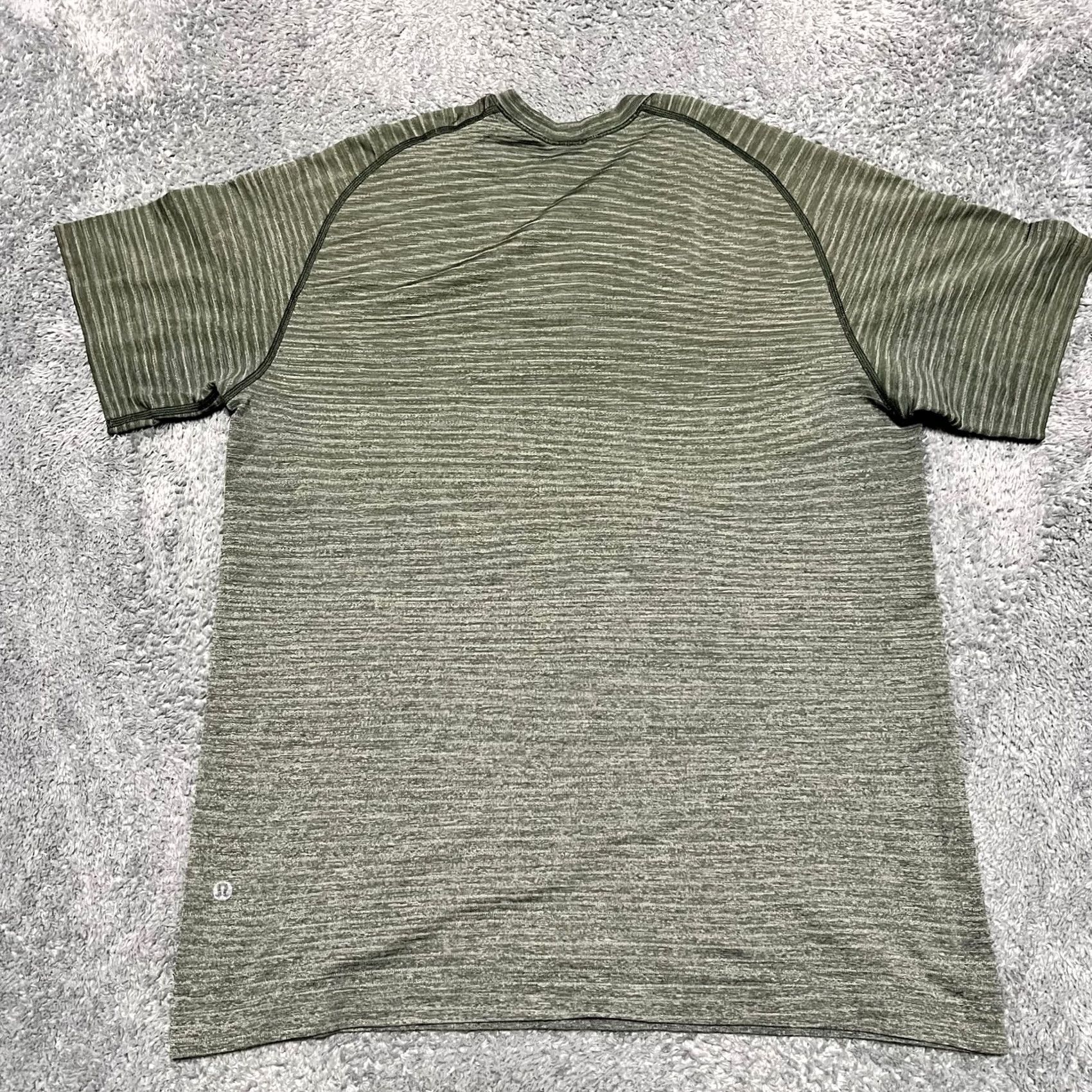 Lululemon Lululemon Shirt Mens Large Green Striped Metal Vent Tech Short Sleeve Shirt Size US L / EU 52-54 / 3 - 3 Thumbnail