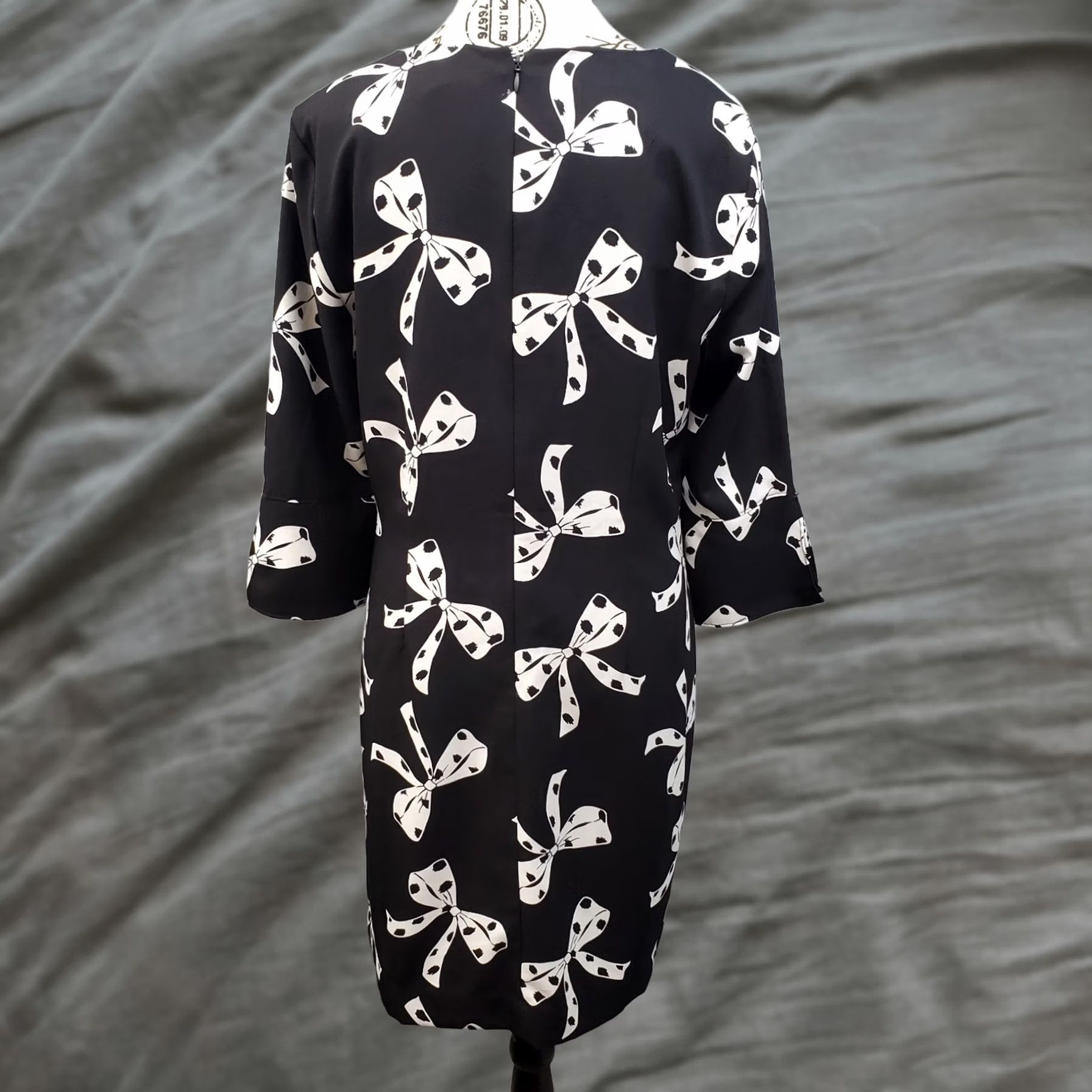 Banana Republic Banana Republic Womens Shift Dress 10 Black White Bow Print Split Cuff Back Zip Size L / US 10 / IT 46 - 1 Thumbnail
