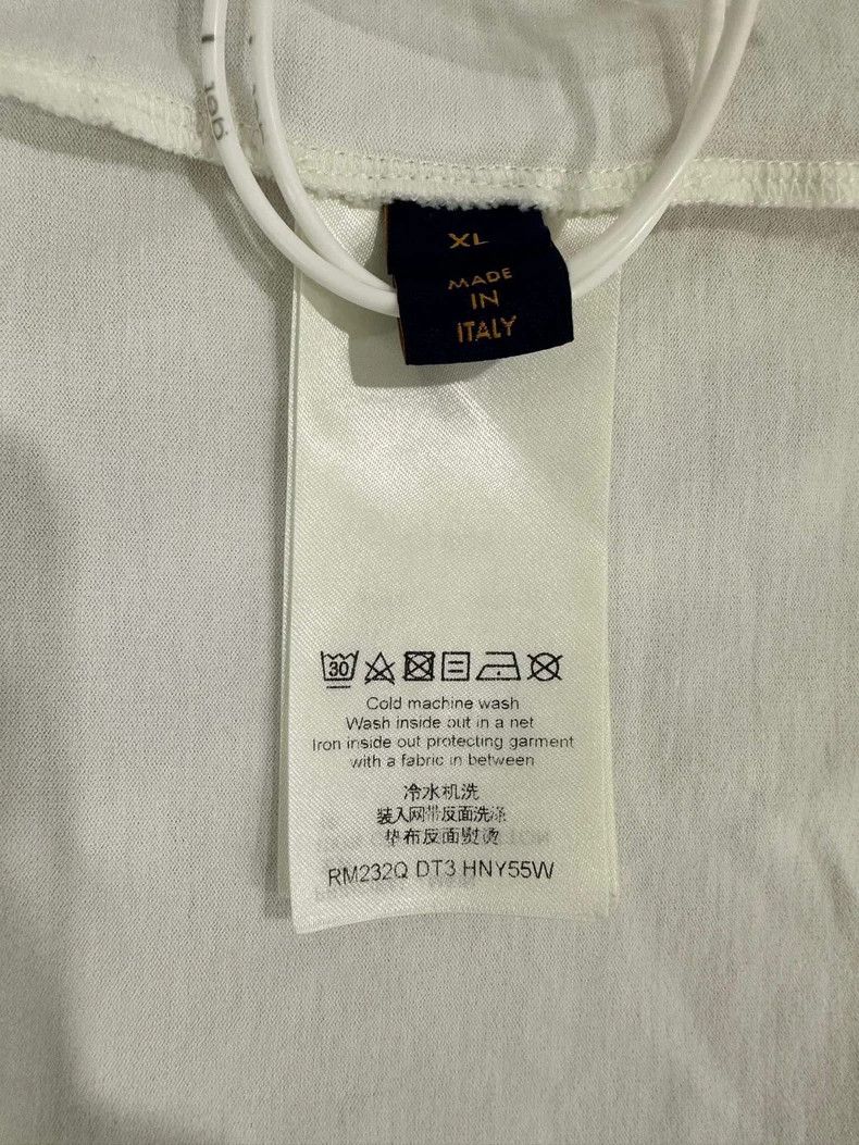 Louis Vuitton louis vuitton Logo Embossed Crew Neck Short Sleeve Size US XL / EU 56 / 4 - 4 Thumbnail