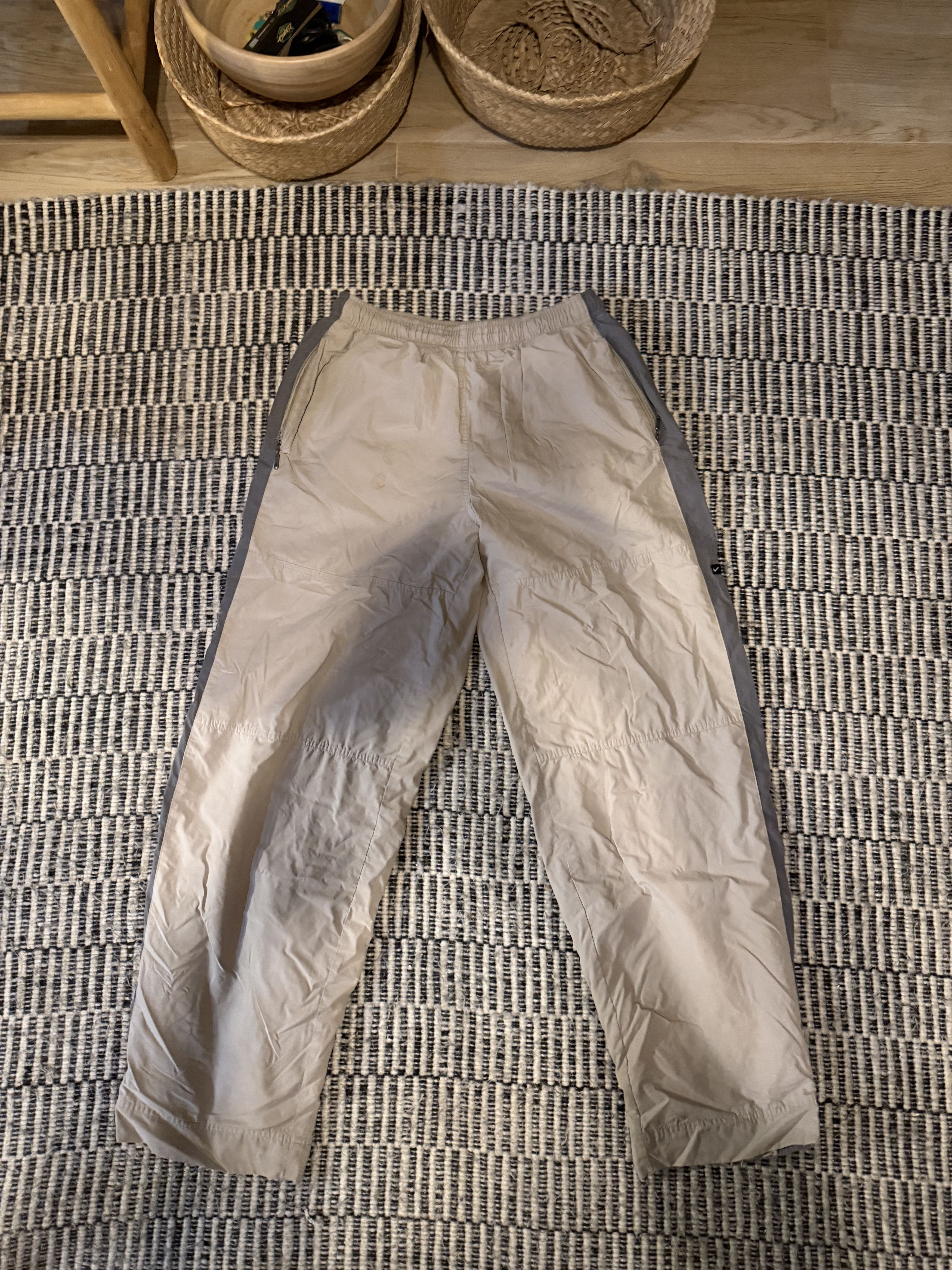 Nike Pantalones Deportivos Nike Vintage - Beige y Gris (Talla L) Size US 32 / EU 48 - 1 Thumbnail