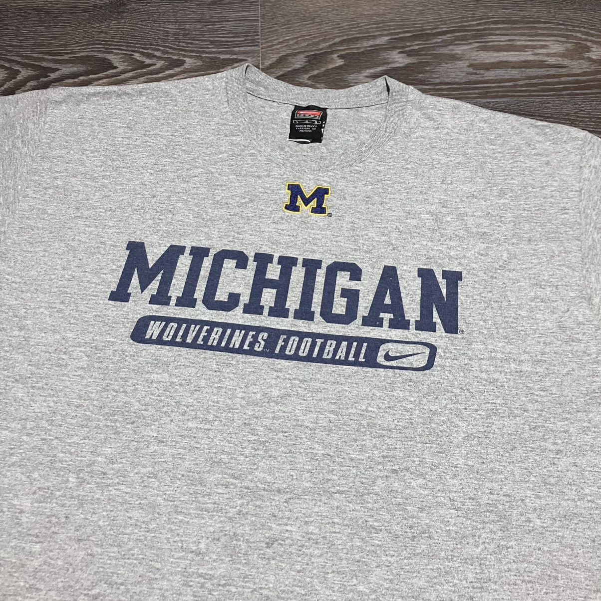 Nike 90s Vintage Nike NCAA Michigan Wolverines Football T-shirt Size US L / EU 52-54 / 3 - 2 Thumbnail