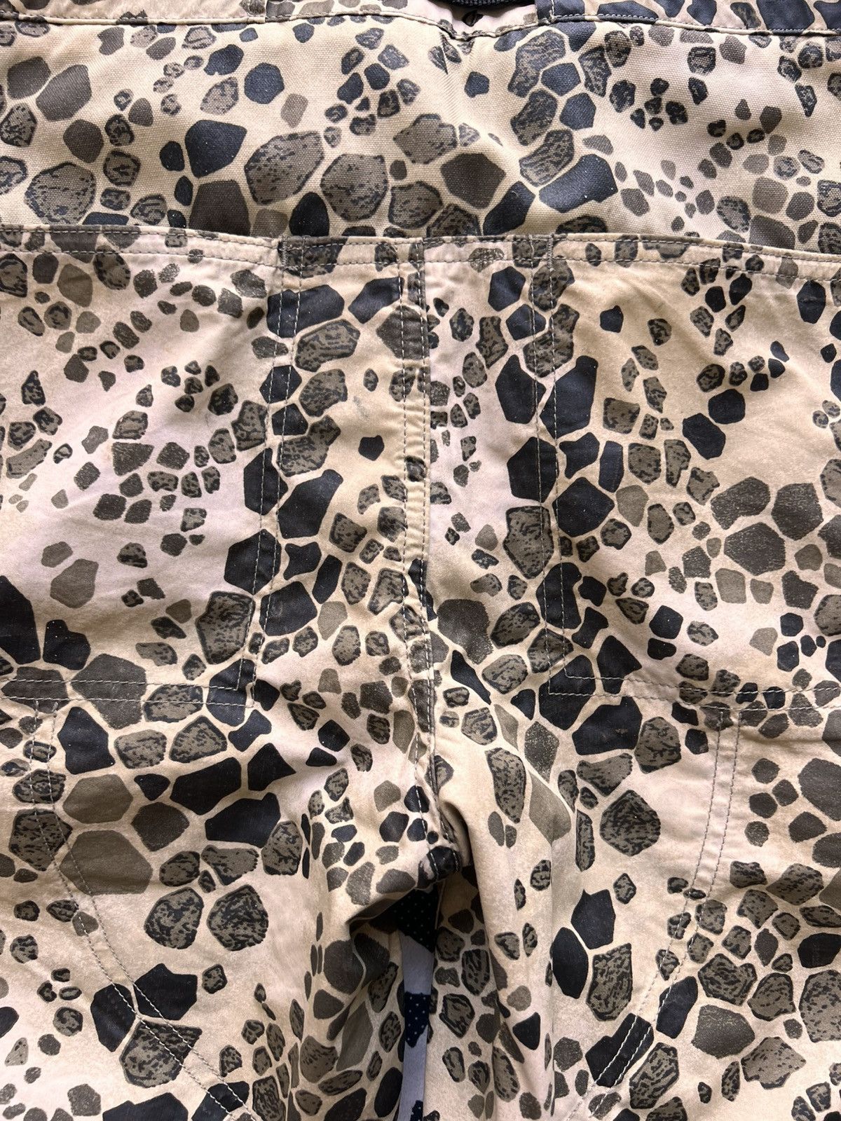 Stone Island Stone Island Alligator Camo Cargo Shorts Type RE W30 croc Size US 30 / EU 46 - 16 Thumbnail
