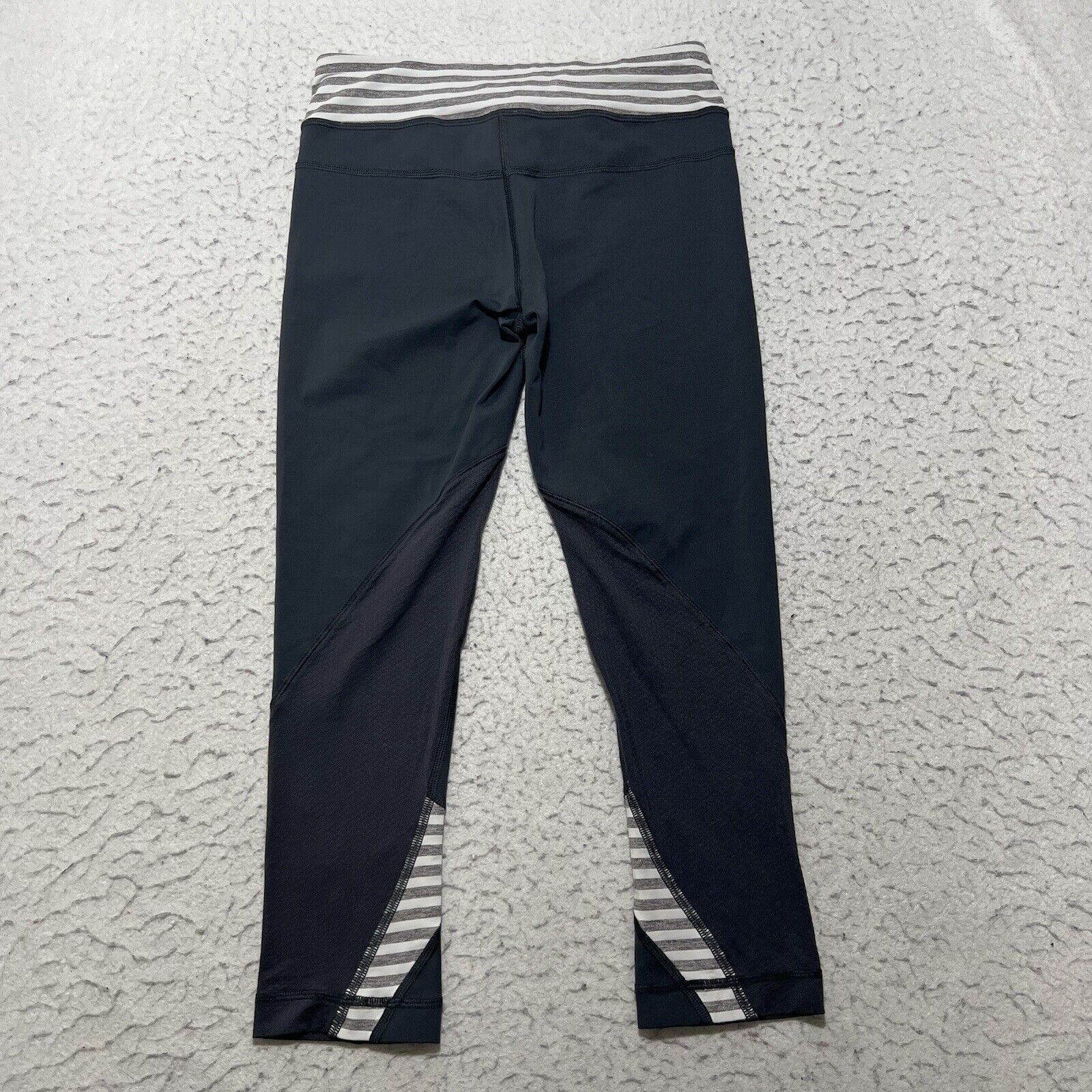 Lululemon LuluLemon Capri Length Wet Dry Warm Leggings Gray Yoga Pants Size 27" / US 4 / IT 40 - 6 Thumbnail