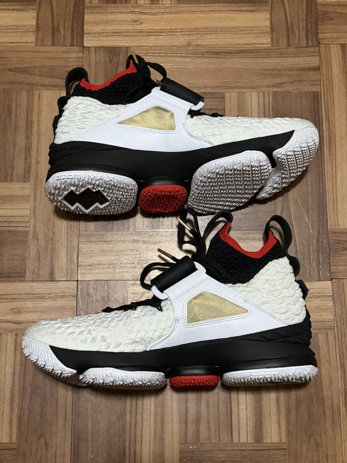 Nike Nike LeBron 15 Diamond Turf Size US 11 / EU 44 - 2 Thumbnail