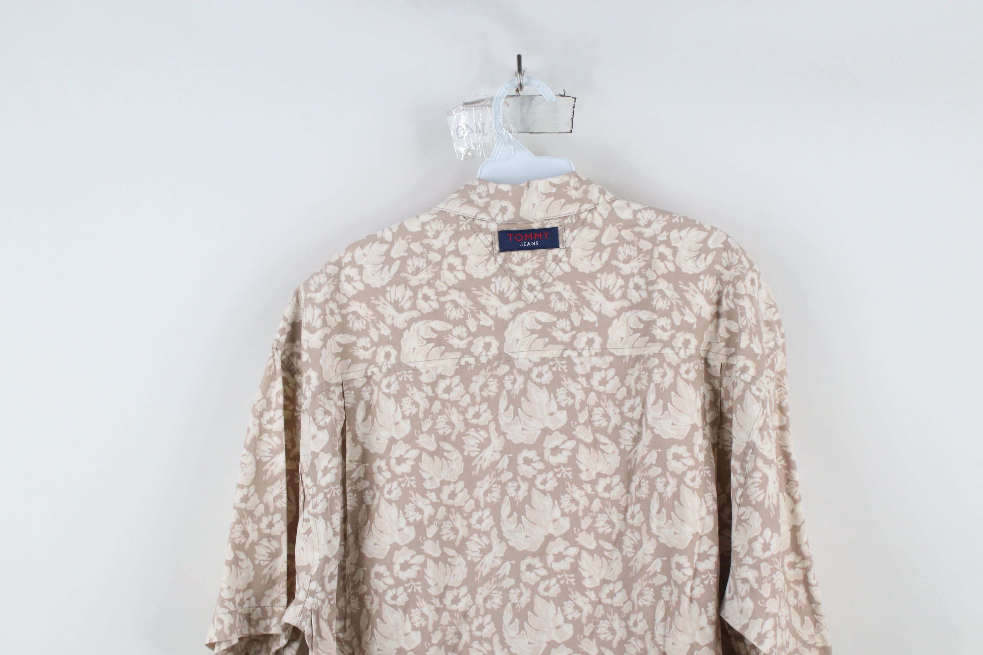 Tommy Hilfiger × Vintage Vintage 90s Tommy Hilfiger Flower Hawaiian Luau Button Shirt Size US XL / EU 56 / 4 - 11 Thumbnail