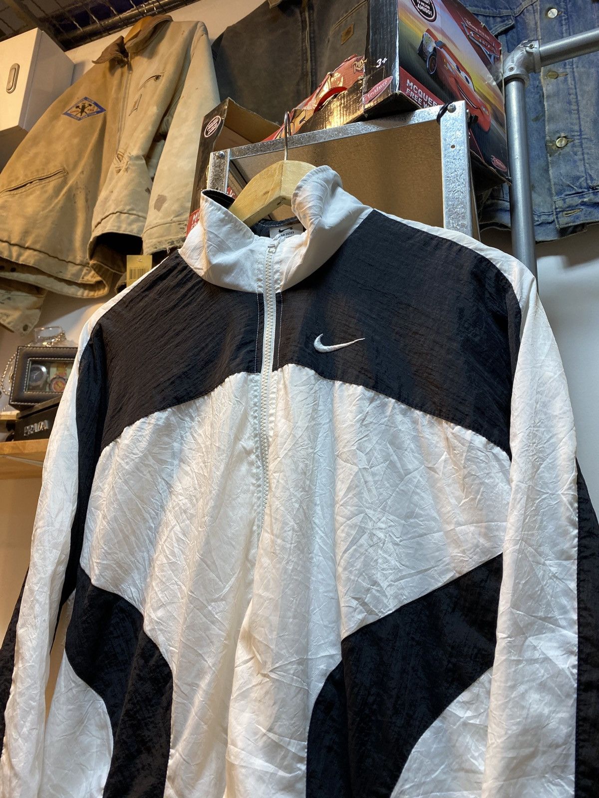 Nike Vintage Nike Swoosh Windbreaker Jacket Size US S / EU 44-46 / 1 - 2 Thumbnail