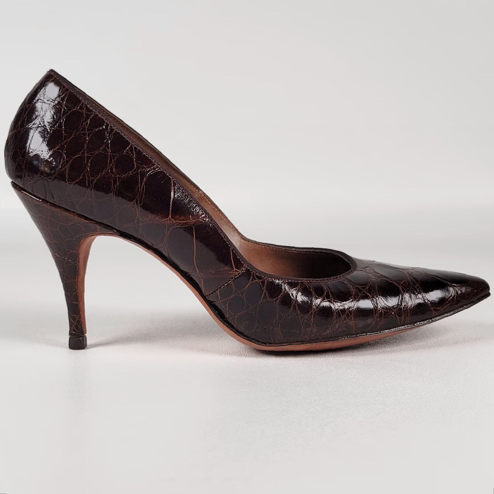 Vintage VINTAGE Crocodile Stiletto Heels Bytoness Size 7 Dark Brown Pointy Toe Pumps Women Size US 7 / IT 37 - 4 Thumbnail