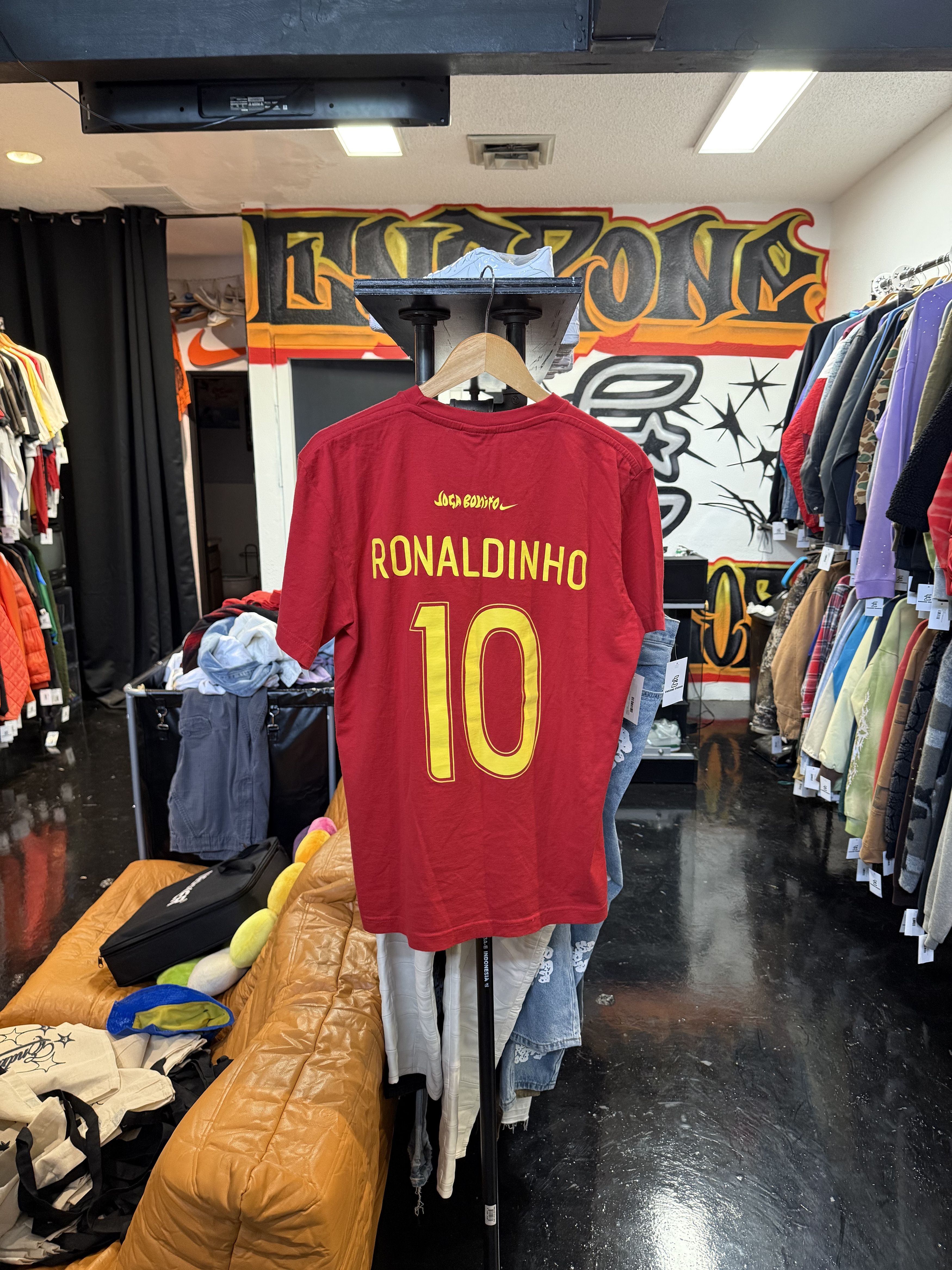 Nike VTG NIKE x RONALDINGO x BARCELONA Size US L / EU 52-54 / 3 - 1 Thumbnail