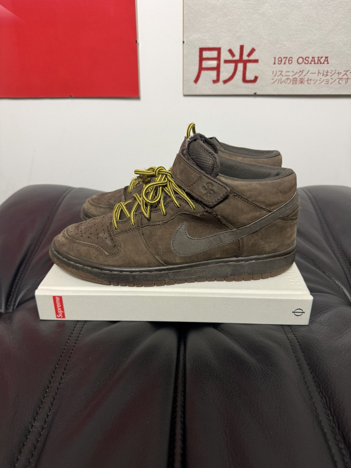 Nike 2009 Vintage Nike SB Dunk Mid Chocolate Brown / Mocha Rare Size US 9 / EU 42 - 3 Thumbnail